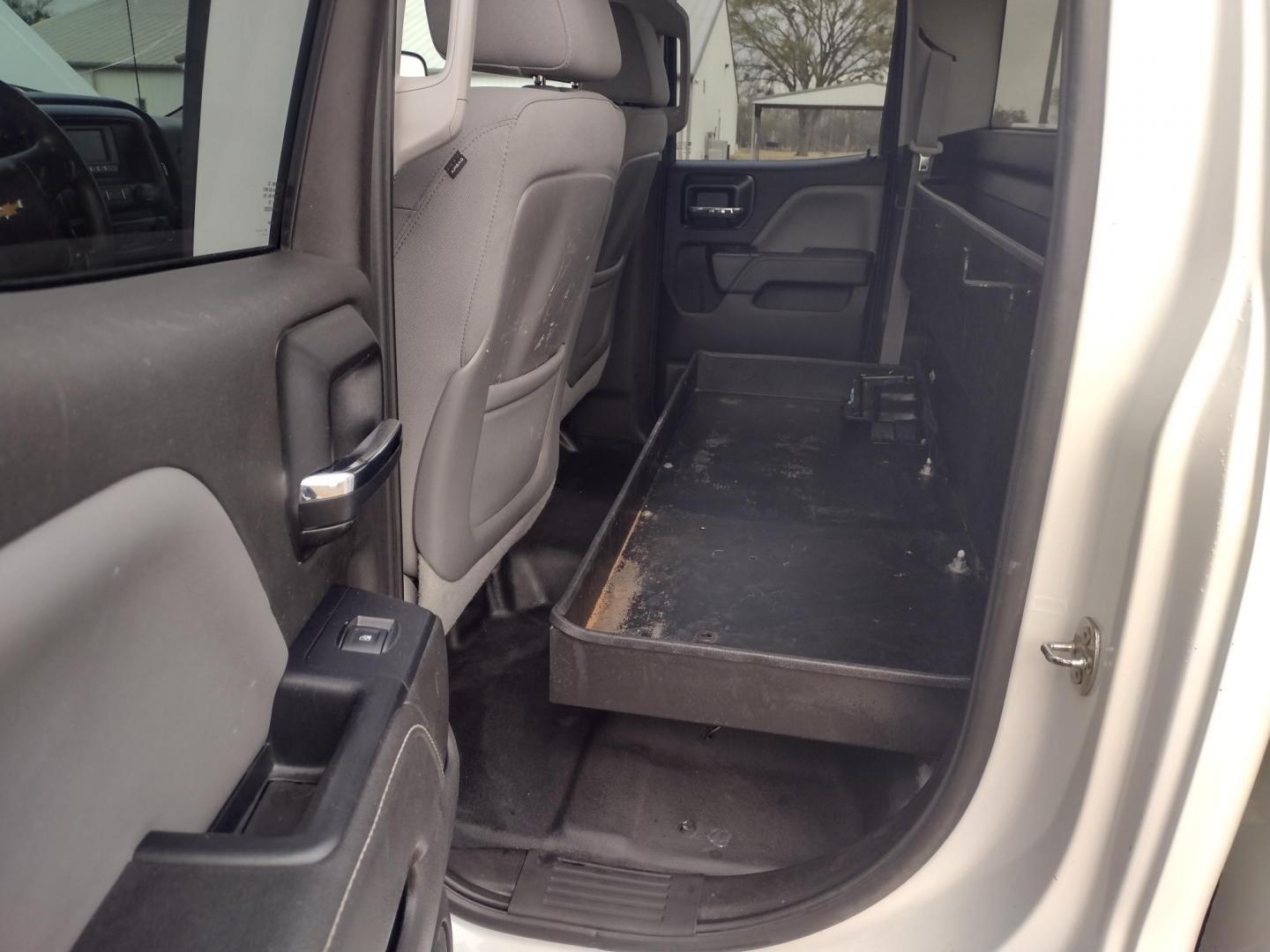 2015 White /GRAY Chevrolet Silverado 2500HD (1GC2CUEG2FZ) with an 6.0L V8 OHV 16V FFV engine, 6-Speed Automatic transmission, located at 17760 Hwy 62, Morris, OK, 74445, (918) 733-4887, 35.609104, -95.877060 - 2015 CHEVY SILVERADO 2500 HD 2WD BI-FUEL SYSTEM THAT RUNS ON CNG OR GASOLINE WITH 6.0L V8 ENIGINE. IT FEATURES POWER LOCKS, POWER WINDOWS, MANUAL SEATS, CLOTH INTERIOR, CRUSIE CONTROL, TRACTION CONTROL, TRAILER BRAKES, AM/FM RADIO, NO BACK SEAT HAS OPEN TOOL BOX, AND TOOL BED. ONLY 231,560 MILES WIT - Photo#19