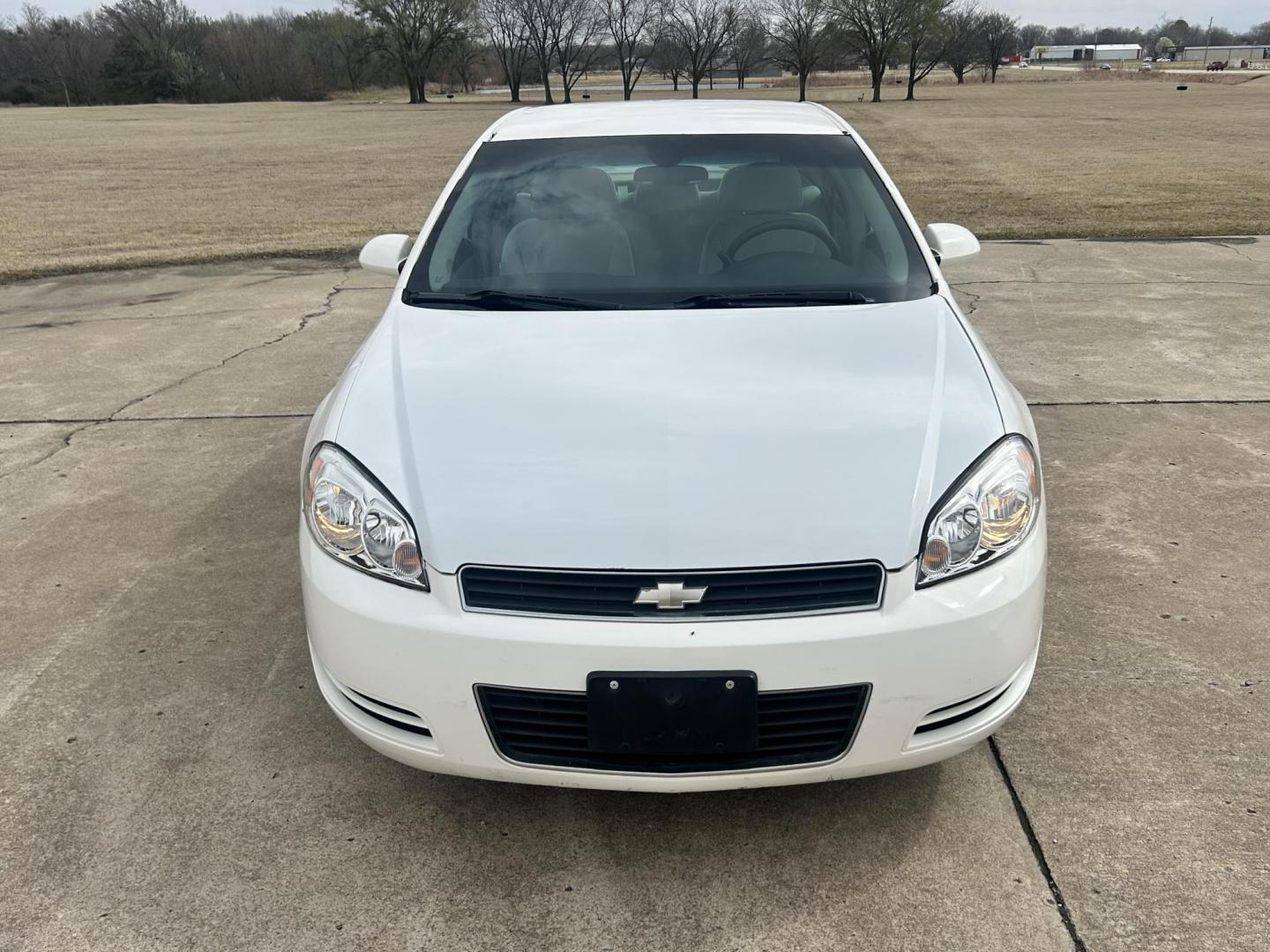 2006 White /GRAY Chevrolet Impala (2G1WB58K669) with an 3.5L V6 OHV 16V FFV engine, 4-Speed Automatic Overdrive transmission, located at 17760 Hwy 62, Morris, OK, 74445, (918) 733-4887, 35.609104, -95.877060 - 2006 CHEVY IMPALA WITH 3.6L V6 ENGINE. ***REBUILT TITLE*** IT FEATURES KEYLESS ENTRY, CLOTH INTERIOR, POWER SEATS, POWER LOCKS, POWER WINDOWS, POWER MIRRORS, AM/FM RADIO, CD PLAYER, AUXILILARY PORT, CRUISE CONTROL, AND TRACTION CONTROL. ****ONLY 20,248 MILES AND NEW FIRESTONE 225/60R16 TIRES.**** - Photo#1