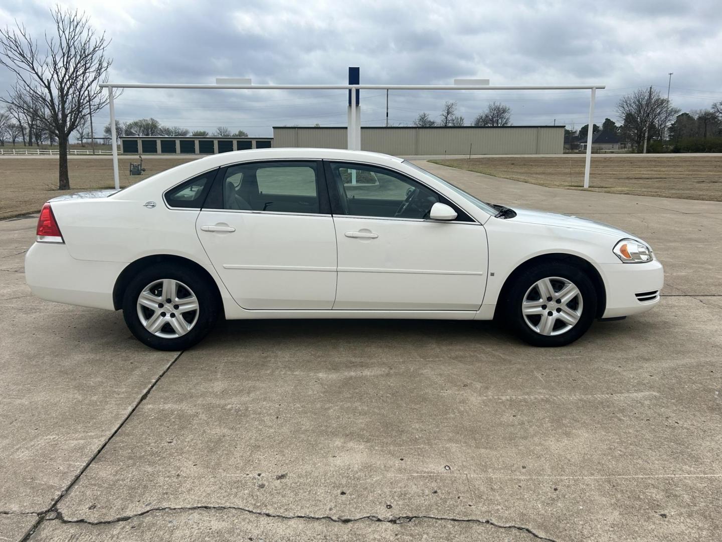 2006 White /GRAY Chevrolet Impala (2G1WB58K669) with an 3.5L V6 OHV 16V FFV engine, 4-Speed Automatic Overdrive transmission, located at 17760 Hwy 62, Morris, OK, 74445, (918) 733-4887, 35.609104, -95.877060 - 2006 CHEVY IMPALA WITH 3.6L V6 ENGINE. ***REBUILT TITLE*** IT FEATURES KEYLESS ENTRY, CLOTH INTERIOR, POWER SEATS, POWER LOCKS, POWER WINDOWS, POWER MIRRORS, AM/FM RADIO, CD PLAYER, AUXILILARY PORT, CRUISE CONTROL, AND TRACTION CONTROL. ****ONLY 20,248 MILES AND NEW FIRESTONE 225/60R16 TIRES.**** - Photo#3