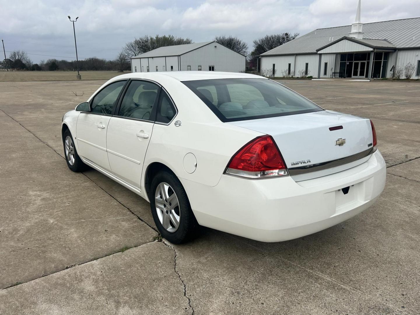 2006 White /GRAY Chevrolet Impala (2G1WB58K669) with an 3.5L V6 OHV 16V FFV engine, 4-Speed Automatic Overdrive transmission, located at 17760 Hwy 62, Morris, OK, 74445, (918) 733-4887, 35.609104, -95.877060 - 2006 CHEVY IMPALA WITH 3.6L V6 ENGINE. ***REBUILT TITLE*** IT FEATURES KEYLESS ENTRY, CLOTH INTERIOR, POWER SEATS, POWER LOCKS, POWER WINDOWS, POWER MIRRORS, AM/FM RADIO, CD PLAYER, AUXILILARY PORT, CRUISE CONTROL, AND TRACTION CONTROL. ****ONLY 20,248 MILES AND NEW FIRESTONE 225/60R16 TIRES.**** - Photo#6