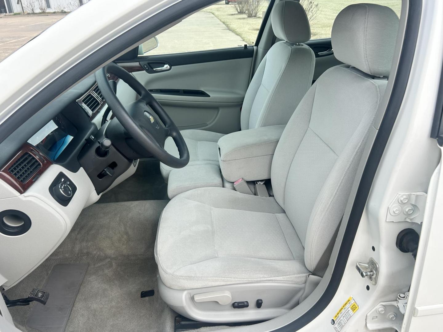 2006 White /GRAY Chevrolet Impala (2G1WB58K669) with an 3.5L V6 OHV 16V FFV engine, 4-Speed Automatic Overdrive transmission, located at 17760 Hwy 62, Morris, OK, 74445, (918) 733-4887, 35.609104, -95.877060 - 2006 CHEVY IMPALA WITH 3.6L V6 ENGINE. ***REBUILT TITLE*** IT FEATURES KEYLESS ENTRY, CLOTH INTERIOR, POWER SEATS, POWER LOCKS, POWER WINDOWS, POWER MIRRORS, AM/FM RADIO, CD PLAYER, AUXILILARY PORT, CRUISE CONTROL, AND TRACTION CONTROL. ****ONLY 20,248 MILES AND NEW FIRESTONE 225/60R16 TIRES.**** - Photo#8