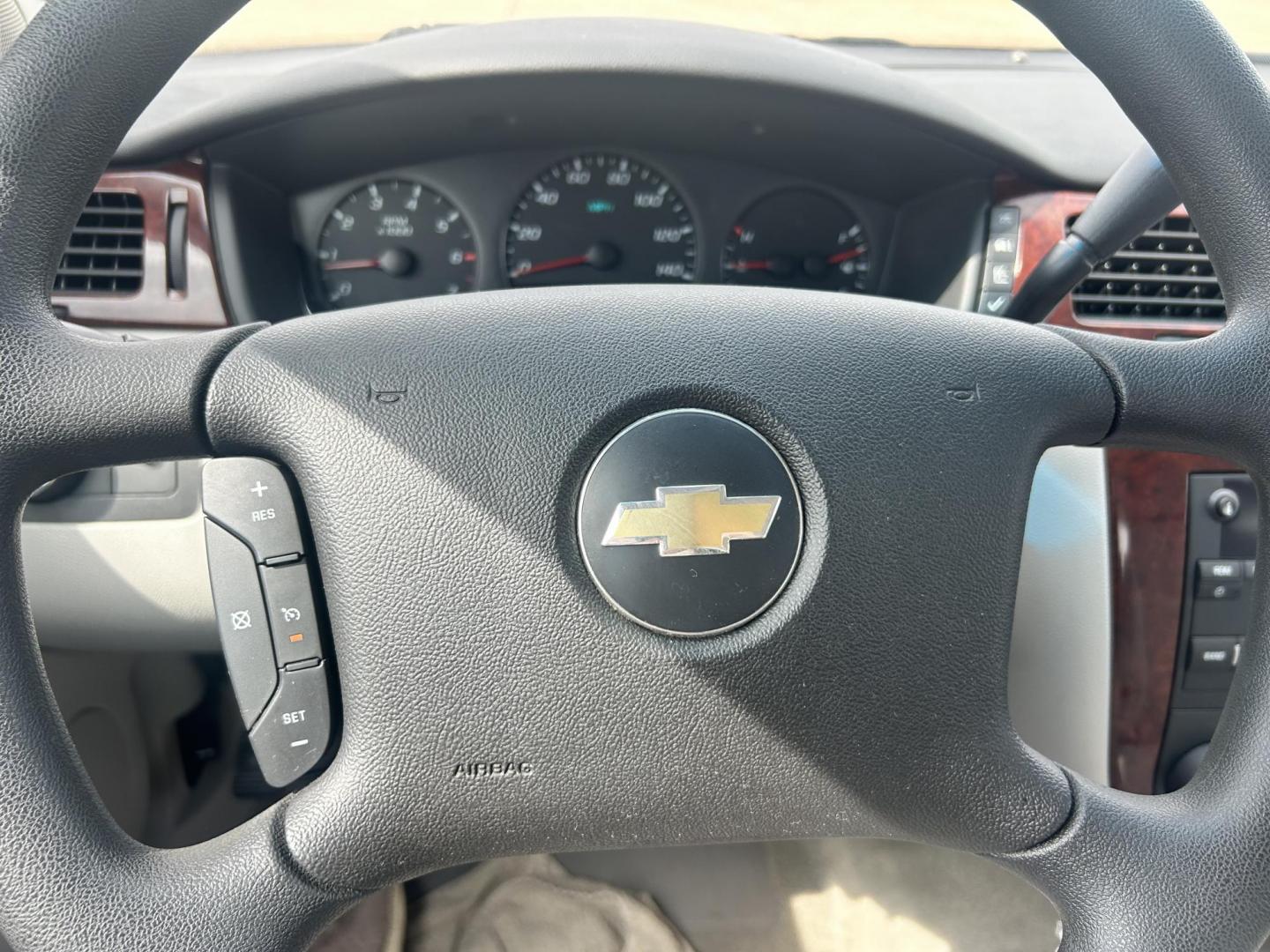 2006 White /GRAY Chevrolet Impala (2G1WB58K669) with an 3.5L V6 OHV 16V FFV engine, 4-Speed Automatic Overdrive transmission, located at 17760 Hwy 62, Morris, OK, 74445, (918) 733-4887, 35.609104, -95.877060 - 2006 CHEVY IMPALA WITH 3.6L V6 ENGINE. ***REBUILT TITLE*** IT FEATURES KEYLESS ENTRY, CLOTH INTERIOR, POWER SEATS, POWER LOCKS, POWER WINDOWS, POWER MIRRORS, AM/FM RADIO, CD PLAYER, AUXILILARY PORT, CRUISE CONTROL, AND TRACTION CONTROL. ****ONLY 20,248 MILES AND NEW FIRESTONE 225/60R16 TIRES.**** - Photo#12