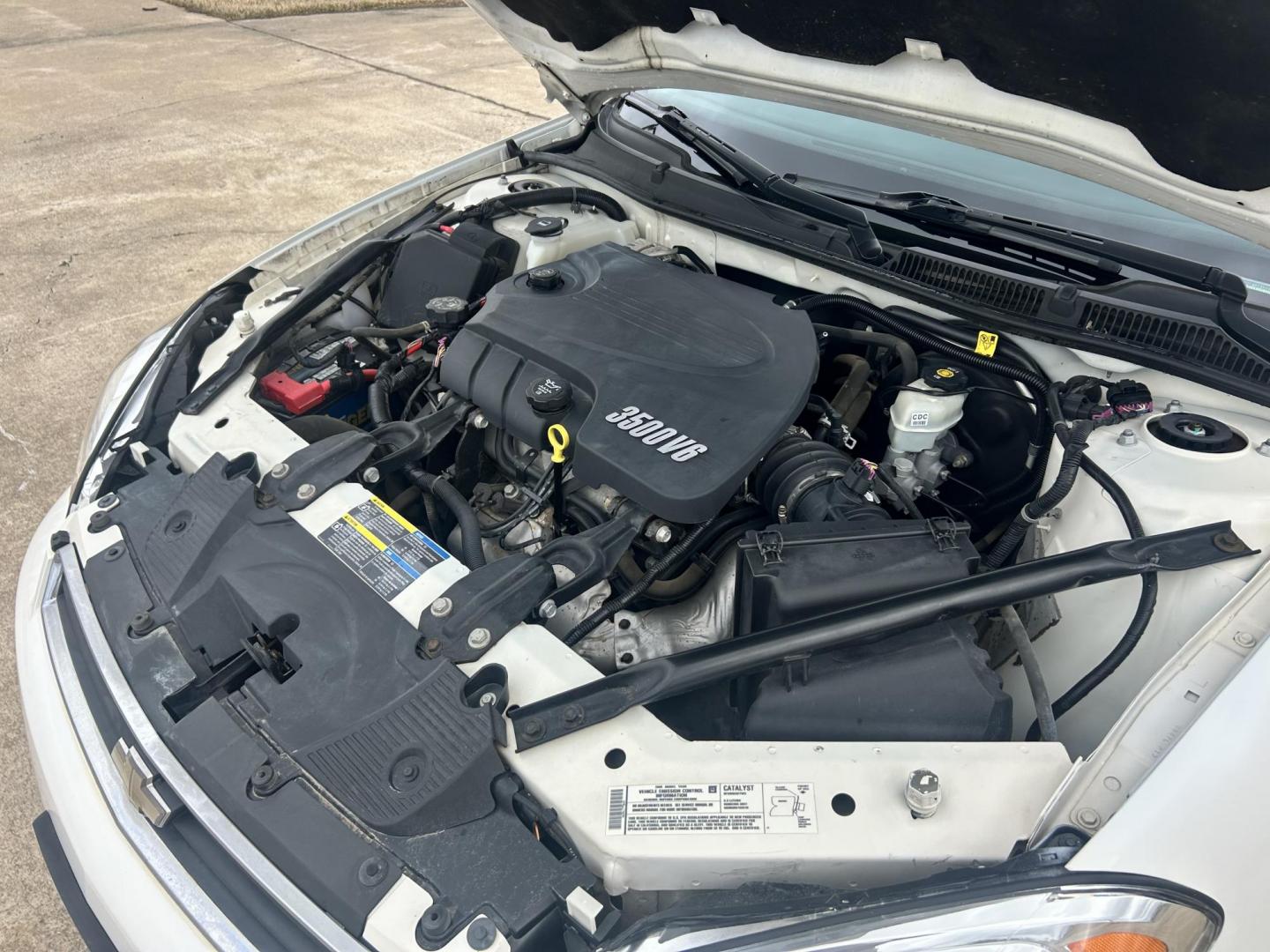 2006 White /GRAY Chevrolet Impala (2G1WB58K669) with an 3.5L V6 OHV 16V FFV engine, 4-Speed Automatic Overdrive transmission, located at 17760 Hwy 62, Morris, OK, 74445, (918) 733-4887, 35.609104, -95.877060 - 2006 CHEVY IMPALA WITH 3.6L V6 ENGINE. ***REBUILT TITLE*** IT FEATURES KEYLESS ENTRY, CLOTH INTERIOR, POWER SEATS, POWER LOCKS, POWER WINDOWS, POWER MIRRORS, AM/FM RADIO, CD PLAYER, AUXILILARY PORT, CRUISE CONTROL, AND TRACTION CONTROL. ****ONLY 20,248 MILES AND NEW FIRESTONE 225/60R16 TIRES.**** - Photo#16