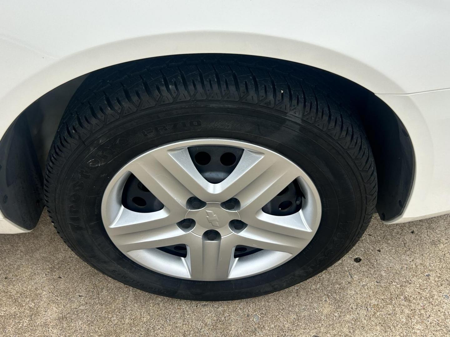 2006 White /GRAY Chevrolet Impala (2G1WB58K669) with an 3.5L V6 OHV 16V FFV engine, 4-Speed Automatic Overdrive transmission, located at 17760 Hwy 62, Morris, OK, 74445, (918) 733-4887, 35.609104, -95.877060 - 2006 CHEVY IMPALA WITH 3.6L V6 ENGINE. ***REBUILT TITLE*** IT FEATURES KEYLESS ENTRY, CLOTH INTERIOR, POWER SEATS, POWER LOCKS, POWER WINDOWS, POWER MIRRORS, AM/FM RADIO, CD PLAYER, AUXILILARY PORT, CRUISE CONTROL, AND TRACTION CONTROL. ****ONLY 20,248 MILES AND NEW FIRESTONE 225/60R16 TIRES.**** - Photo#20