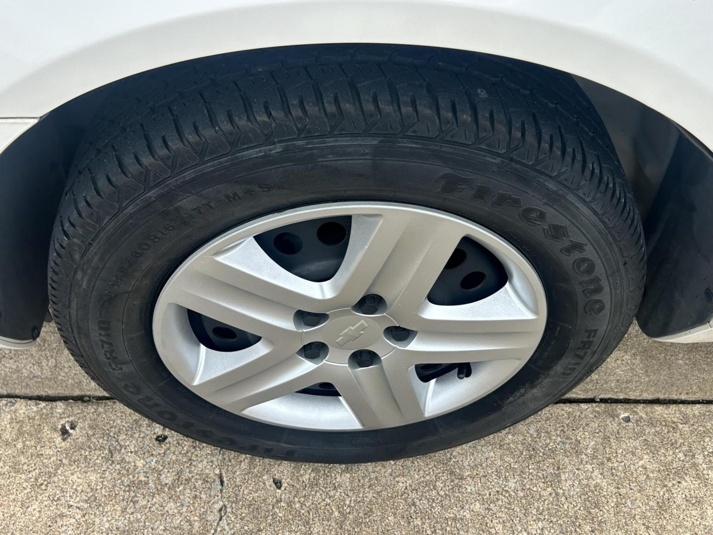 2006 White /GRAY Chevrolet Impala (2G1WB58K669) with an 3.5L V6 OHV 16V FFV engine, 4-Speed Automatic Overdrive transmission, located at 17760 Hwy 62, Morris, OK, 74445, (918) 733-4887, 35.609104, -95.877060 - 2006 CHEVY IMPALA WITH 3.6L V6 ENGINE. ***REBUILT TITLE*** IT FEATURES KEYLESS ENTRY, CLOTH INTERIOR, POWER SEATS, POWER LOCKS, POWER WINDOWS, POWER MIRRORS, AM/FM RADIO, CD PLAYER, AUXILILARY PORT, CRUISE CONTROL, AND TRACTION CONTROL. ****ONLY 20,248 MILES AND NEW FIRESTONE 225/60R16 TIRES.**** - Photo#19