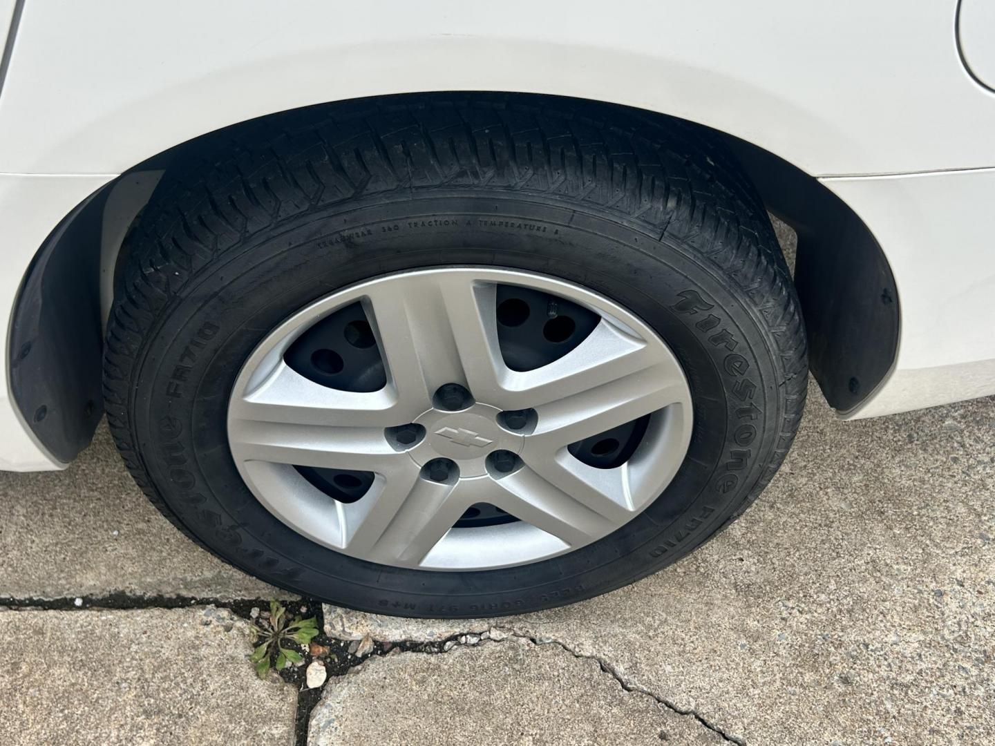 2006 White /GRAY Chevrolet Impala (2G1WB58K669) with an 3.5L V6 OHV 16V FFV engine, 4-Speed Automatic Overdrive transmission, located at 17760 Hwy 62, Morris, OK, 74445, (918) 733-4887, 35.609104, -95.877060 - 2006 CHEVY IMPALA WITH 3.6L V6 ENGINE. ***REBUILT TITLE*** IT FEATURES KEYLESS ENTRY, CLOTH INTERIOR, POWER SEATS, POWER LOCKS, POWER WINDOWS, POWER MIRRORS, AM/FM RADIO, CD PLAYER, AUXILILARY PORT, CRUISE CONTROL, AND TRACTION CONTROL. ****ONLY 20,248 MILES AND NEW FIRESTONE 225/60R16 TIRES.**** - Photo#22