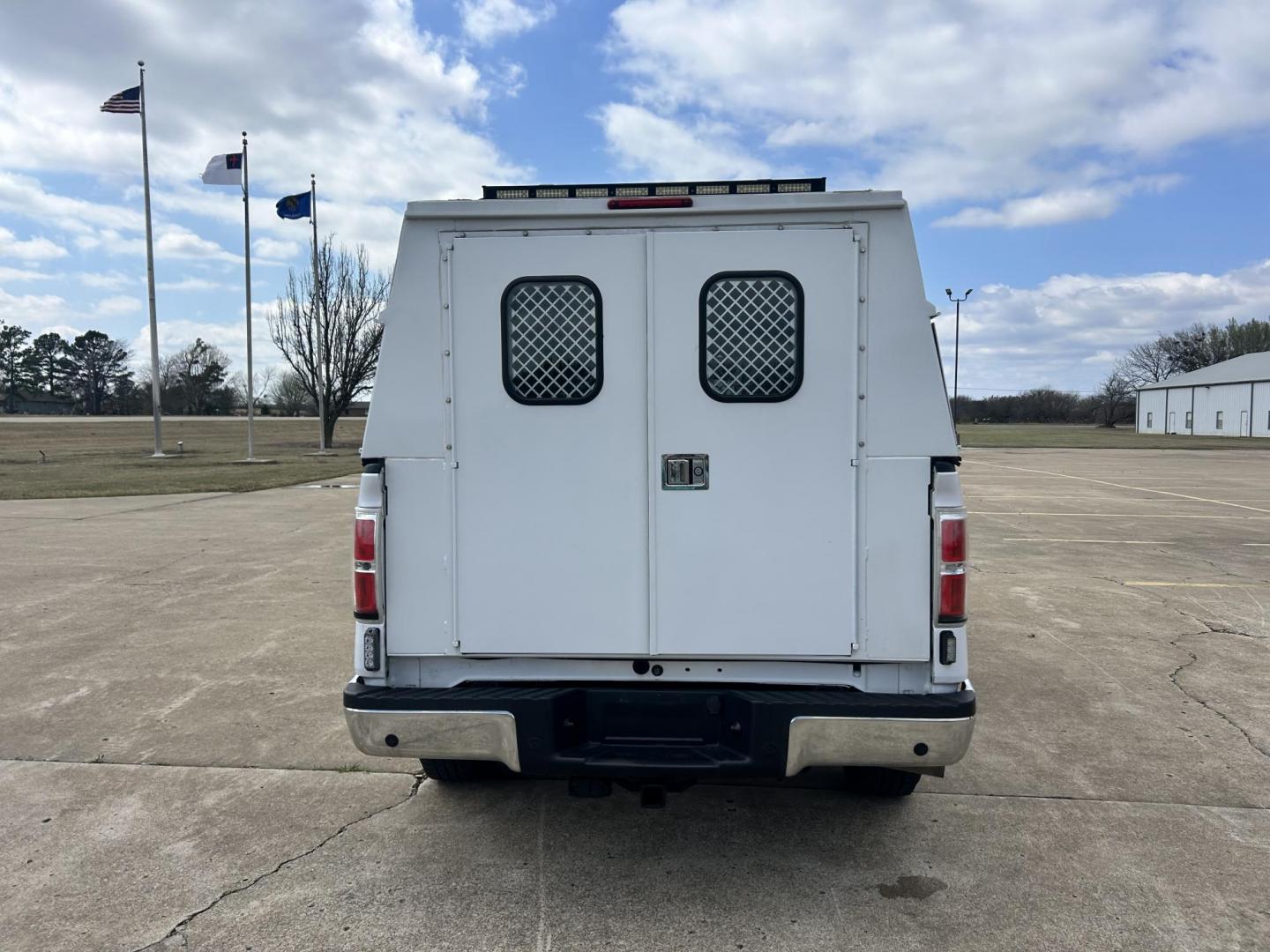 2014 White /Gray Ford F-150 XL (1FTEX1EM8EK) with an 3.7L V6 DOHC 24V engine, 6-Speed Automatic transmission, located at 17760 Hwy 62, Morris, OK, 74445, (918) 733-4887, 35.609104, -95.877060 - 2014 FORD F-150 4WD HAS A 3.7L V6 ENGINGE BI-FUEL SYSTEM RUNS ON CNG (COMPRESSED NATURAL GAS) OR GASOLINE. IT FEATURES CLOTH INTERIOR, MANUAL SEATS, POWER WINDOWS, POWER LOCKS, POWER MIRRORS, AM/FM STEREO, SIRIUS RADIO, CD PLAYER, AUXILLIARY PORT, CRUISE CONTROL, TRACTION CONTROL, BACKUP CAMERA, MUL - Photo#5