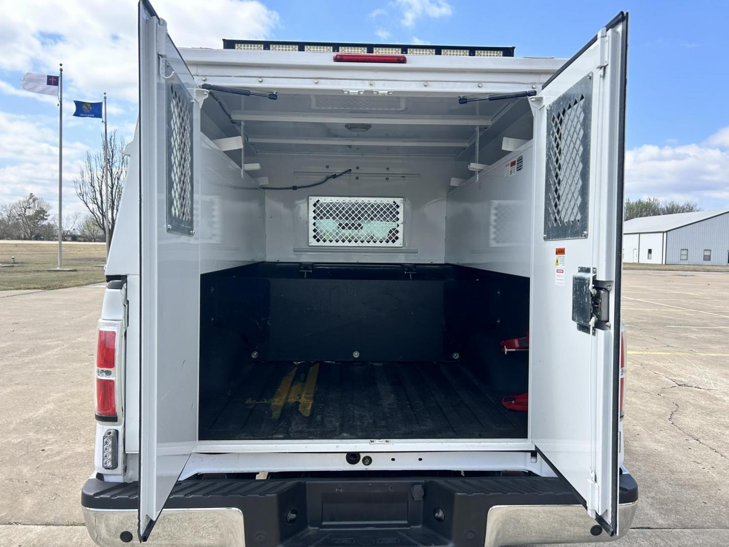 2014 White /Gray Ford F-150 XL (1FTEX1EM8EK) with an 3.7L V6 DOHC 24V engine, 6-Speed Automatic transmission, located at 17760 Hwy 62, Morris, OK, 74445, (918) 733-4887, 35.609104, -95.877060 - 2014 FORD F-150 4WD HAS A 3.7L V6 ENGINGE BI-FUEL SYSTEM RUNS ON CNG (COMPRESSED NATURAL GAS) OR GASOLINE. IT FEATURES CLOTH INTERIOR, MANUAL SEATS, POWER WINDOWS, POWER LOCKS, POWER MIRRORS, AM/FM STEREO, SIRIUS RADIO, CD PLAYER, AUXILLIARY PORT, CRUISE CONTROL, TRACTION CONTROL, BACKUP CAMERA, MUL - Photo#20