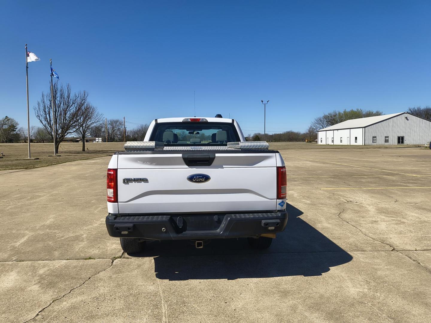 2016 White /GRAY Ford F-150 XL (1FTFX1EF1GK) with an 5.0L V8 engine, 6A transmission, located at 17760 Hwy 62, Morris, OK, 74445, (918) 733-4887, 35.609104, -95.877060 - 2016 FORD F-150 4WD HAS THE 5.0L V8 ENGINE BI-FUEL SYSTEM RUNS ON CNG OR GASOLINE. IT FEATURES KEYLESS REMOTE ENTRY, MANUAL LEATHER SEATS, POWER LOCKS, POWER WINDOWS, POWER MIRROR, AM/FM STEREO, CD PLAYER, USB PORT, CRUISE CONTROL, TRACTION CONTROL, MULTI-FUNCTIONING STEERING WHEEL CONTROLS, TRAIL - Photo#5
