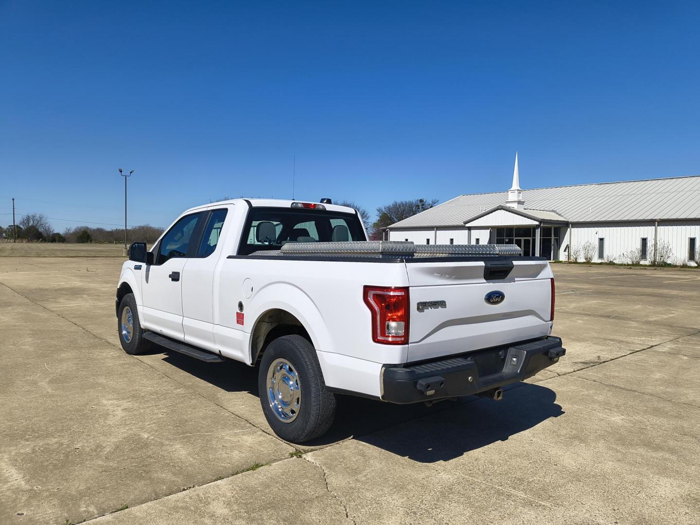 2016 White /GRAY Ford F-150 XL (1FTFX1EF1GK) with an 5.0L V8 engine, 6A transmission, located at 17760 Hwy 62, Morris, OK, 74445, (918) 733-4887, 35.609104, -95.877060 - 2016 FORD F-150 4WD HAS THE 5.0L V8 ENGINE BI-FUEL SYSTEM RUNS ON CNG OR GASOLINE. IT FEATURES KEYLESS REMOTE ENTRY, MANUAL LEATHER SEATS, POWER LOCKS, POWER WINDOWS, POWER MIRROR, AM/FM STEREO, CD PLAYER, USB PORT, CRUISE CONTROL, TRACTION CONTROL, MULTI-FUNCTIONING STEERING WHEEL CONTROLS, TRAIL - Photo#6