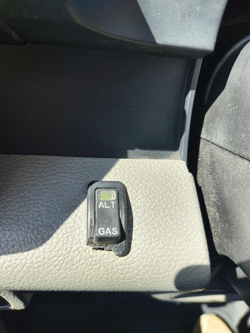 2016 White /GRAY Ford F-150 XL (1FTFX1EF1GK) with an 5.0L V8 engine, 6A transmission, located at 17760 Hwy 62, Morris, OK, 74445, (918) 733-4887, 35.609104, -95.877060 - 2016 FORD F-150 4WD HAS THE 5.0L V8 ENGINE BI-FUEL SYSTEM RUNS ON CNG OR GASOLINE. IT FEATURES KEYLESS REMOTE ENTRY, MANUAL LEATHER SEATS, POWER LOCKS, POWER WINDOWS, POWER MIRROR, AM/FM STEREO, CD PLAYER, USB PORT, CRUISE CONTROL, TRACTION CONTROL, MULTI-FUNCTIONING STEERING WHEEL CONTROLS, TRAIL - Photo#13