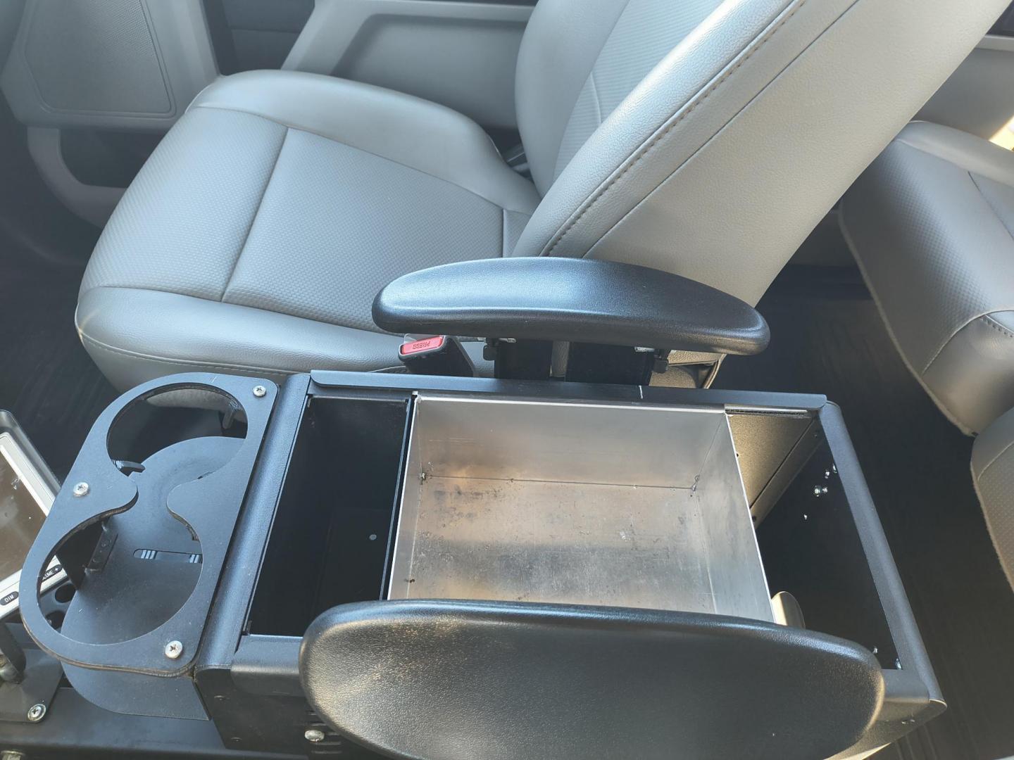 2016 White /GRAY Ford F-150 XL (1FTFX1EF1GK) with an 5.0L V8 engine, 6A transmission, located at 17760 Hwy 62, Morris, OK, 74445, (918) 733-4887, 35.609104, -95.877060 - 2016 FORD F-150 4WD HAS THE 5.0L V8 ENGINE BI-FUEL SYSTEM RUNS ON CNG OR GASOLINE. IT FEATURES KEYLESS REMOTE ENTRY, MANUAL LEATHER SEATS, POWER LOCKS, POWER WINDOWS, POWER MIRROR, AM/FM STEREO, CD PLAYER, USB PORT, CRUISE CONTROL, TRACTION CONTROL, MULTI-FUNCTIONING STEERING WHEEL CONTROLS, TRAIL - Photo#18