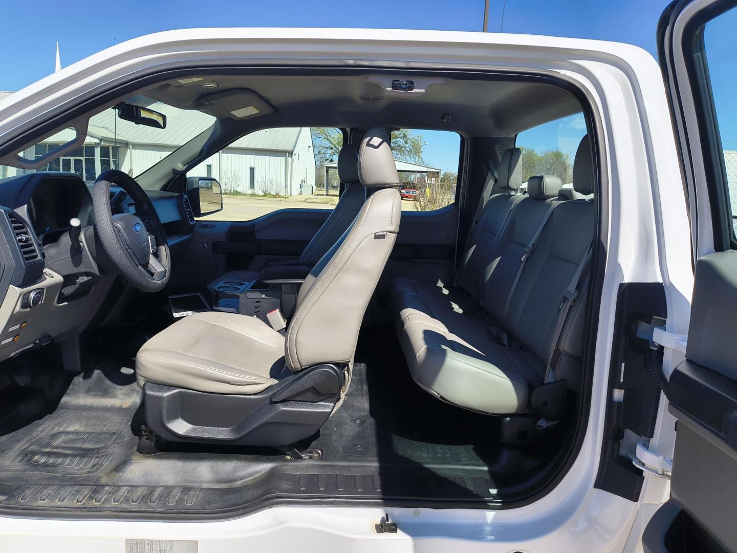 2016 White /GRAY Ford F-150 XL (1FTFX1EF1GK) with an 5.0L V8 engine, 6A transmission, located at 17760 Hwy 62, Morris, OK, 74445, (918) 733-4887, 35.609104, -95.877060 - 2016 FORD F-150 4WD HAS THE 5.0L V8 ENGINE BI-FUEL SYSTEM RUNS ON CNG OR GASOLINE. IT FEATURES KEYLESS REMOTE ENTRY, MANUAL LEATHER SEATS, POWER LOCKS, POWER WINDOWS, POWER MIRROR, AM/FM STEREO, CD PLAYER, USB PORT, CRUISE CONTROL, TRACTION CONTROL, MULTI-FUNCTIONING STEERING WHEEL CONTROLS, TRAIL - Photo#19