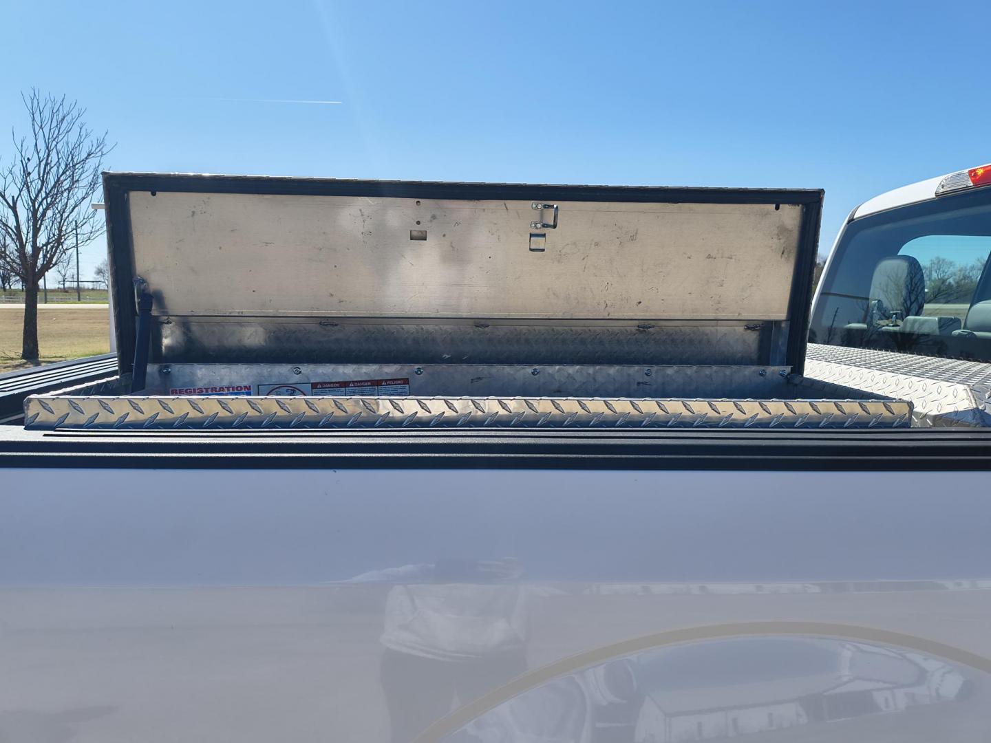 2016 White /GRAY Ford F-150 XL (1FTFX1EF1GK) with an 5.0L V8 engine, 6A transmission, located at 17760 Hwy 62, Morris, OK, 74445, (918) 733-4887, 35.609104, -95.877060 - 2016 FORD F-150 4WD HAS THE 5.0L V8 ENGINE BI-FUEL SYSTEM RUNS ON CNG OR GASOLINE. IT FEATURES KEYLESS REMOTE ENTRY, MANUAL LEATHER SEATS, POWER LOCKS, POWER WINDOWS, POWER MIRROR, AM/FM STEREO, CD PLAYER, USB PORT, CRUISE CONTROL, TRACTION CONTROL, MULTI-FUNCTIONING STEERING WHEEL CONTROLS, TRAIL - Photo#22