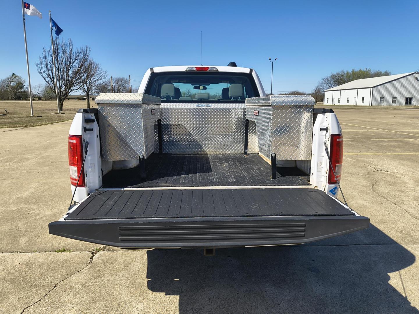 2016 White /GRAY Ford F-150 XL (1FTFX1EF1GK) with an 5.0L V8 engine, 6A transmission, located at 17760 Hwy 62, Morris, OK, 74445, (918) 733-4887, 35.609104, -95.877060 - 2016 FORD F-150 4WD HAS THE 5.0L V8 ENGINE BI-FUEL SYSTEM RUNS ON CNG OR GASOLINE. IT FEATURES KEYLESS REMOTE ENTRY, MANUAL LEATHER SEATS, POWER LOCKS, POWER WINDOWS, POWER MIRROR, AM/FM STEREO, CD PLAYER, USB PORT, CRUISE CONTROL, TRACTION CONTROL, MULTI-FUNCTIONING STEERING WHEEL CONTROLS, TRAIL - Photo#23