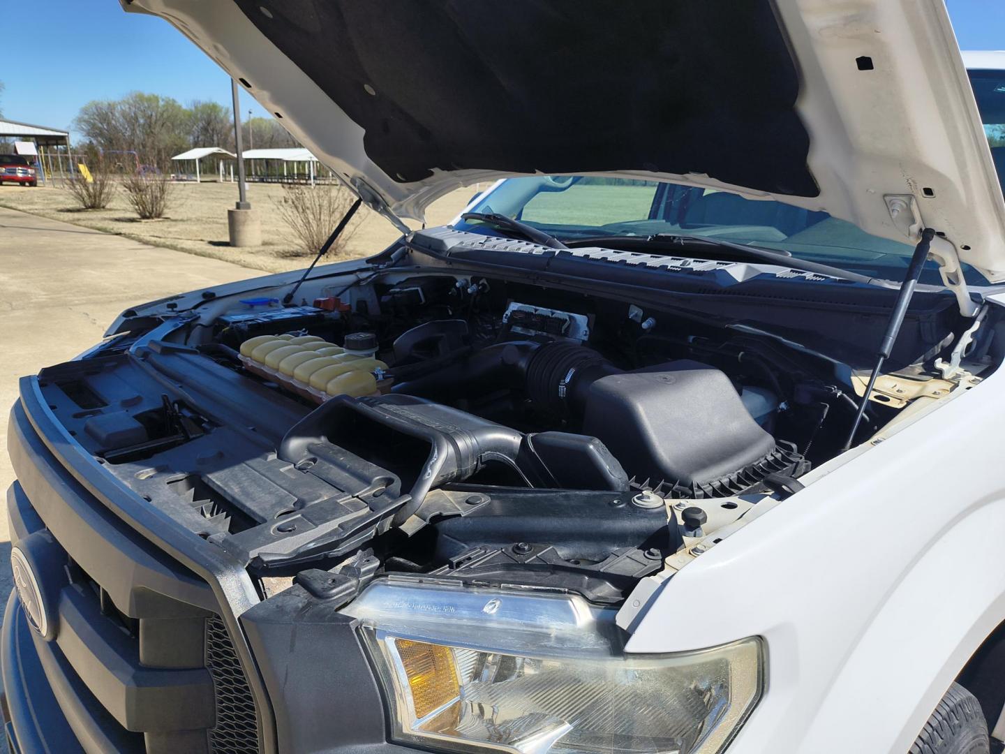 2016 White /GRAY Ford F-150 XL (1FTFX1EF1GK) with an 5.0L V8 engine, 6A transmission, located at 17760 Hwy 62, Morris, OK, 74445, (918) 733-4887, 35.609104, -95.877060 - 2016 FORD F-150 4WD HAS THE 5.0L V8 ENGINE BI-FUEL SYSTEM RUNS ON CNG OR GASOLINE. IT FEATURES KEYLESS REMOTE ENTRY, MANUAL LEATHER SEATS, POWER LOCKS, POWER WINDOWS, POWER MIRROR, AM/FM STEREO, CD PLAYER, USB PORT, CRUISE CONTROL, TRACTION CONTROL, MULTI-FUNCTIONING STEERING WHEEL CONTROLS, TRAIL - Photo#24