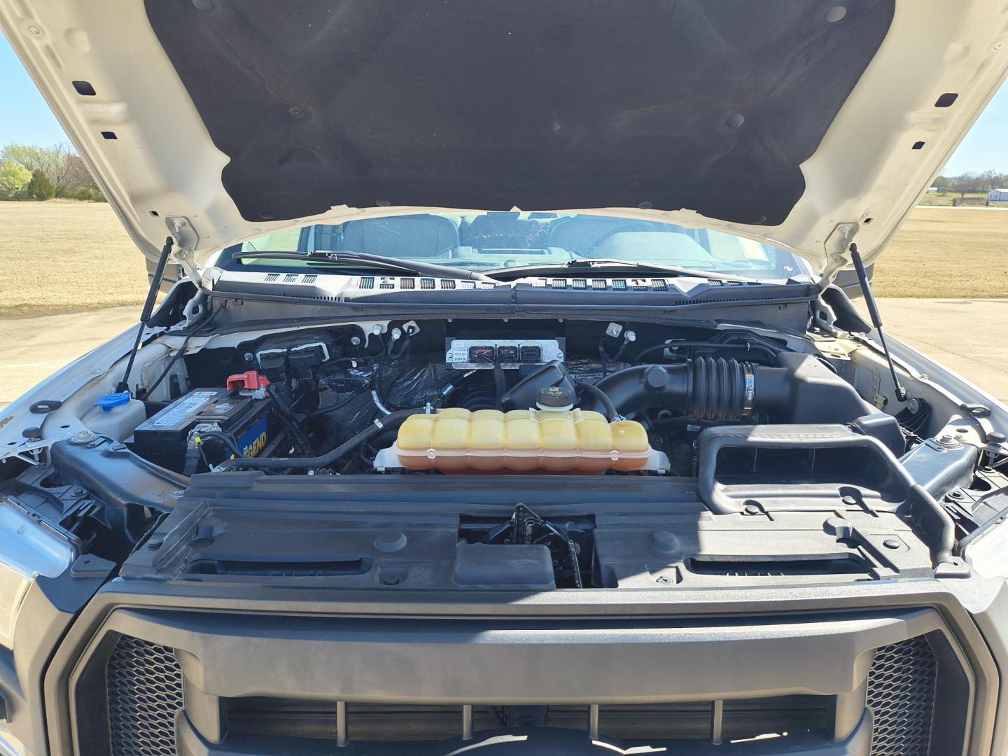 2016 White /GRAY Ford F-150 XL (1FTFX1EF1GK) with an 5.0L V8 engine, 6A transmission, located at 17760 Hwy 62, Morris, OK, 74445, (918) 733-4887, 35.609104, -95.877060 - 2016 FORD F-150 4WD HAS THE 5.0L V8 ENGINE BI-FUEL SYSTEM RUNS ON CNG OR GASOLINE. IT FEATURES KEYLESS REMOTE ENTRY, MANUAL LEATHER SEATS, POWER LOCKS, POWER WINDOWS, POWER MIRROR, AM/FM STEREO, CD PLAYER, USB PORT, CRUISE CONTROL, TRACTION CONTROL, MULTI-FUNCTIONING STEERING WHEEL CONTROLS, TRAIL - Photo#25