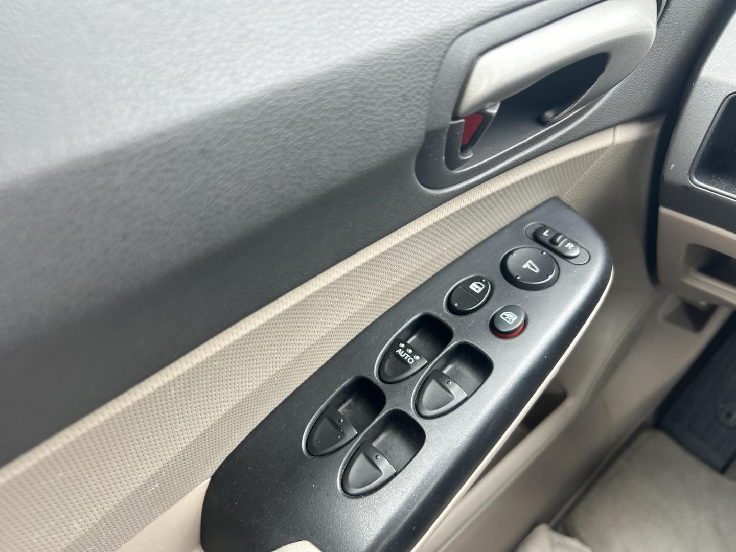 2009 White /Gray Honda Civic GX 5-Speed AT (1HGFA46539L) with an 1.8L L4 SOHC 16V CNG engine, 5-Speed Automatic transmission, located at 17760 Hwy 62, Morris, OK, 74445, (918) 733-4887, 35.609104, -95.877060 - 2009 HONDA CIVIC 1.8L FWD DEDICATED CNG (COMPRESSED NATURAL GAS) VEHICLE. FEATURES REMOTE KEYLESS ENTRY, POWER LOCKS, POWER WINDOWS, POWER MIRRORS, MANUEL SEATS, AM/FM RADIO, CD PLAYER, AUX, CRUISE CONTROL, TRACTION CONTROL, CLOTH SEATS, AND 195/65R15 TIRES. ONLY 24,358 MILES AND HAS A CLEAN TITLE. - Photo#9