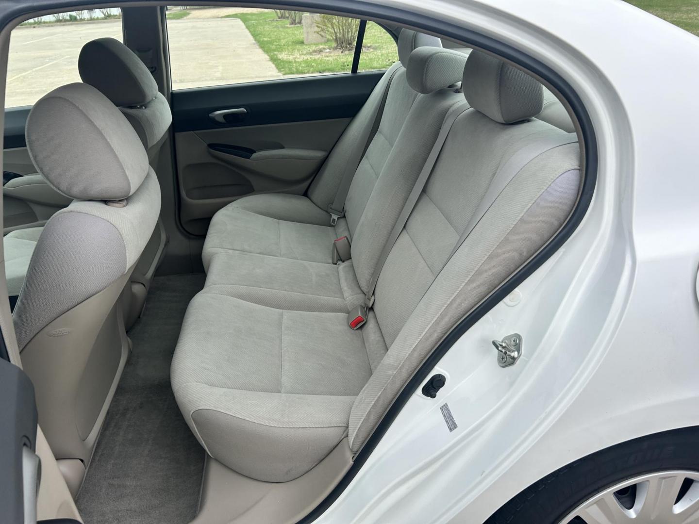 2009 White /Gray Honda Civic GX 5-Speed AT (1HGFA46539L) with an 1.8L L4 SOHC 16V CNG engine, 5-Speed Automatic transmission, located at 17760 Hwy 62, Morris, OK, 74445, (918) 733-4887, 35.609104, -95.877060 - 2009 HONDA CIVIC 1.8L FWD DEDICATED CNG (COMPRESSED NATURAL GAS) VEHICLE. FEATURES REMOTE KEYLESS ENTRY, POWER LOCKS, POWER WINDOWS, POWER MIRRORS, MANUEL SEATS, AM/FM RADIO, CD PLAYER, AUX, CRUISE CONTROL, TRACTION CONTROL, CLOTH SEATS, AND 195/65R15 TIRES. ONLY 24,358 MILES AND HAS A CLEAN TITLE. - Photo#11