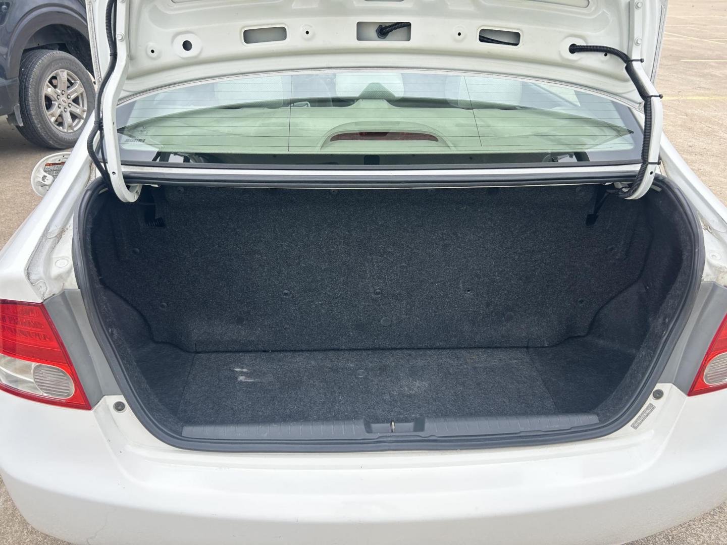 2009 White /Gray Honda Civic GX 5-Speed AT (1HGFA46539L) with an 1.8L L4 SOHC 16V CNG engine, 5-Speed Automatic transmission, located at 17760 Hwy 62, Morris, OK, 74445, (918) 733-4887, 35.609104, -95.877060 - 2009 HONDA CIVIC 1.8L FWD DEDICATED CNG (COMPRESSED NATURAL GAS) VEHICLE. FEATURES REMOTE KEYLESS ENTRY, POWER LOCKS, POWER WINDOWS, POWER MIRRORS, MANUEL SEATS, AM/FM RADIO, CD PLAYER, AUX, CRUISE CONTROL, TRACTION CONTROL, CLOTH SEATS, AND 195/65R15 TIRES. ONLY 24,358 MILES AND HAS A CLEAN TITLE. - Photo#12