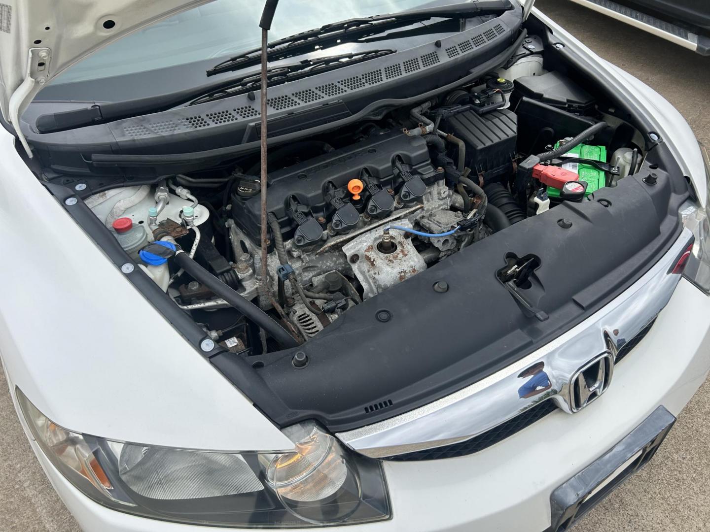 2009 White /Gray Honda Civic GX 5-Speed AT (1HGFA46539L) with an 1.8L L4 SOHC 16V CNG engine, 5-Speed Automatic transmission, located at 17760 Hwy 62, Morris, OK, 74445, (918) 733-4887, 35.609104, -95.877060 - 2009 HONDA CIVIC 1.8L FWD DEDICATED CNG (COMPRESSED NATURAL GAS) VEHICLE. FEATURES REMOTE KEYLESS ENTRY, POWER LOCKS, POWER WINDOWS, POWER MIRRORS, MANUEL SEATS, AM/FM RADIO, CD PLAYER, AUX, CRUISE CONTROL, TRACTION CONTROL, CLOTH SEATS, AND 195/65R15 TIRES. ONLY 24,358 MILES AND HAS A CLEAN TITLE. - Photo#16