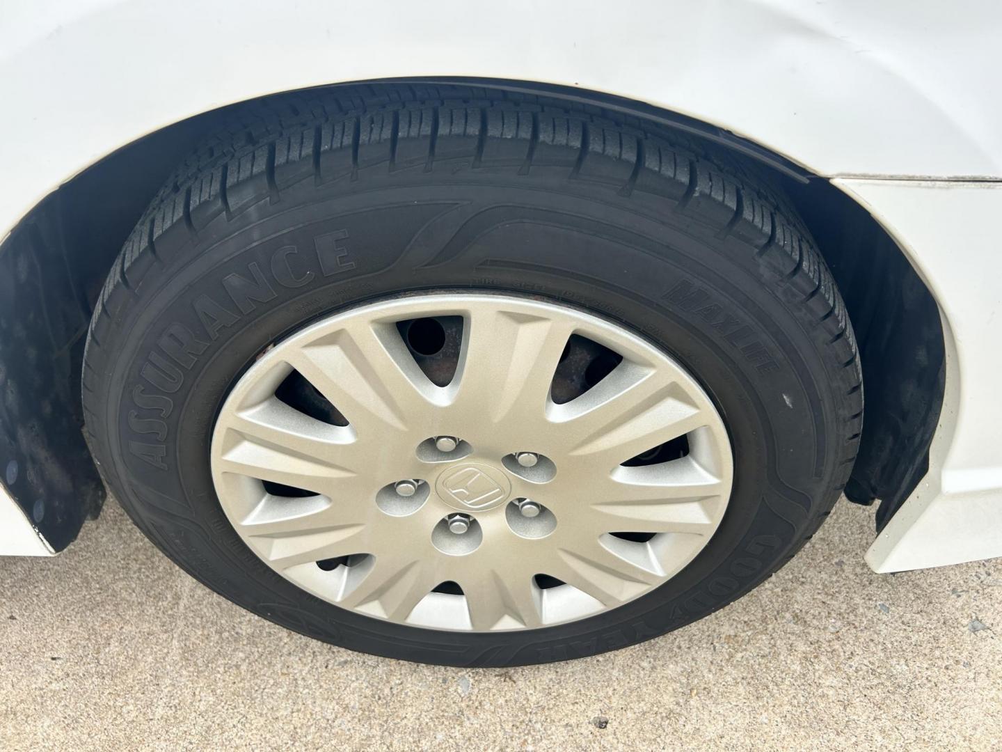 2009 White /Gray Honda Civic GX 5-Speed AT (1HGFA46539L) with an 1.8L L4 SOHC 16V CNG engine, 5-Speed Automatic transmission, located at 17760 Hwy 62, Morris, OK, 74445, (918) 733-4887, 35.609104, -95.877060 - 2009 HONDA CIVIC 1.8L FWD DEDICATED CNG (COMPRESSED NATURAL GAS) VEHICLE. FEATURES REMOTE KEYLESS ENTRY, POWER LOCKS, POWER WINDOWS, POWER MIRRORS, MANUEL SEATS, AM/FM RADIO, CD PLAYER, AUX, CRUISE CONTROL, TRACTION CONTROL, CLOTH SEATS, AND 195/65R15 TIRES. ONLY 24,358 MILES AND HAS A CLEAN TITLE. - Photo#20