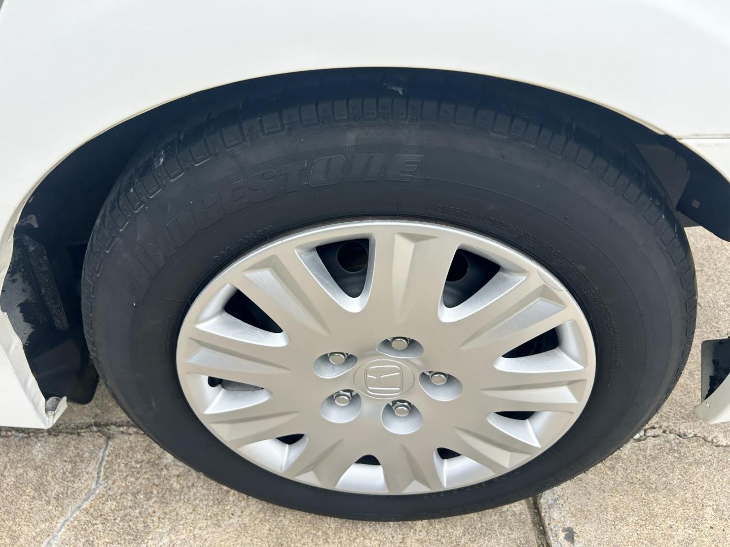 2009 White /Gray Honda Civic GX 5-Speed AT (1HGFA46539L) with an 1.8L L4 SOHC 16V CNG engine, 5-Speed Automatic transmission, located at 17760 Hwy 62, Morris, OK, 74445, (918) 733-4887, 35.609104, -95.877060 - 2009 HONDA CIVIC 1.8L FWD DEDICATED CNG (COMPRESSED NATURAL GAS) VEHICLE. FEATURES REMOTE KEYLESS ENTRY, POWER LOCKS, POWER WINDOWS, POWER MIRRORS, MANUEL SEATS, AM/FM RADIO, CD PLAYER, AUX, CRUISE CONTROL, TRACTION CONTROL, CLOTH SEATS, AND 195/65R15 TIRES. ONLY 24,358 MILES AND HAS A CLEAN TITLE. - Photo#22