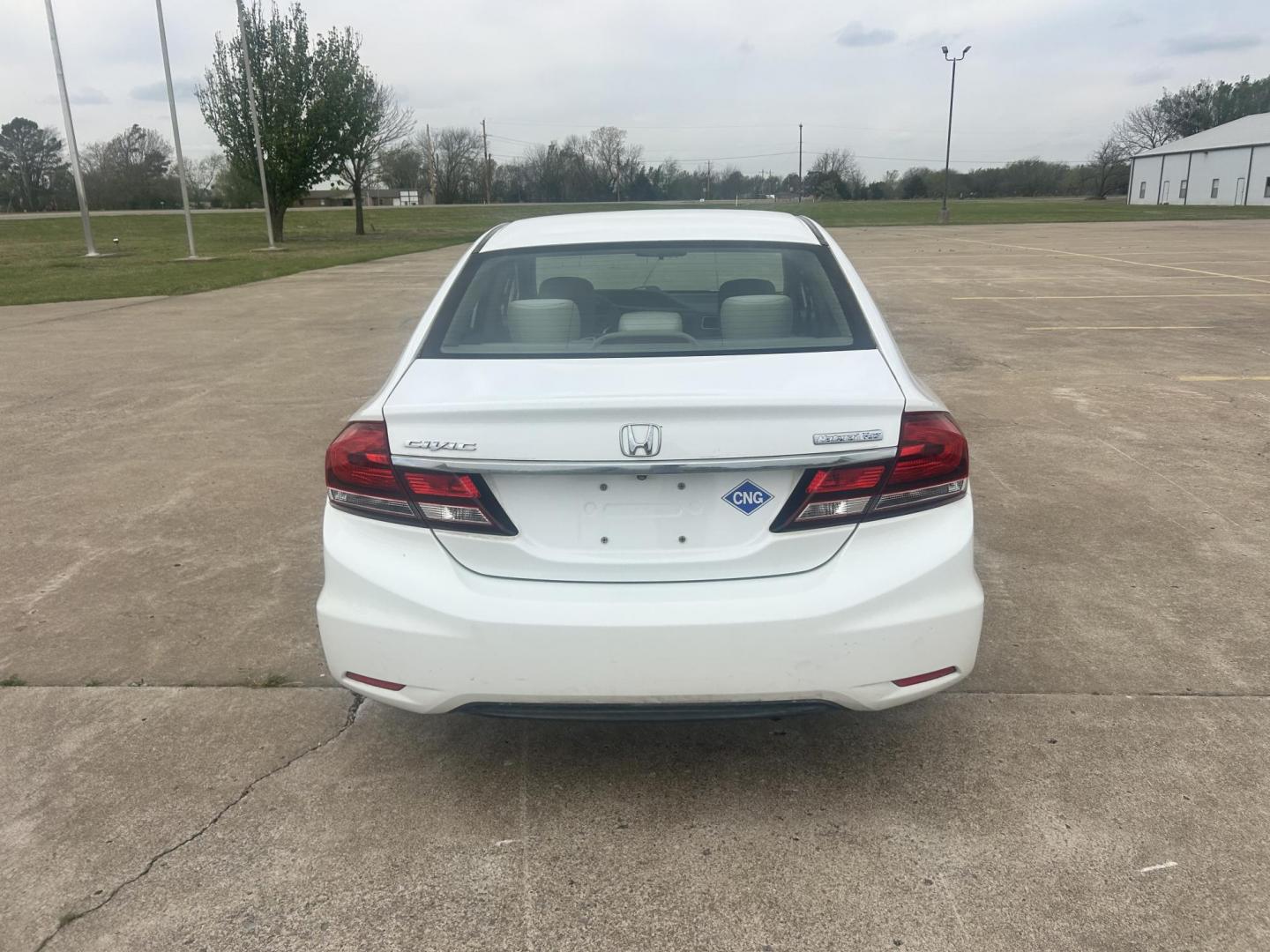 2013 White /Gray Honda Civic (19XFB5F53DE) with an 1.8L L4 SOHC 16V CNG engine, 5A transmission, located at 17760 Hwy 62, Morris, OK, 74445, (918) 733-4887, 35.609104, -95.877060 - 2013 HONDA CIVIC DEDICATED CNG (RUNS ONLY ON COMPRESSED NATURAL GAS) HAS A 1.8L 4 CYLINDER ENGINE AND IS 2WD. FEATURES MANUAL SEATS, POWER LOCKS, POWER MIRRORS, POWER WINDOWS. HAS AM/FM RADIO, CD PLAYER, AUX PORT, CRUISE CONTROL, MULTI-FUNCTION STEERING WHEEL CONTROL, AND TRACTION CONTROL. ONLY 53,4 - Photo#5