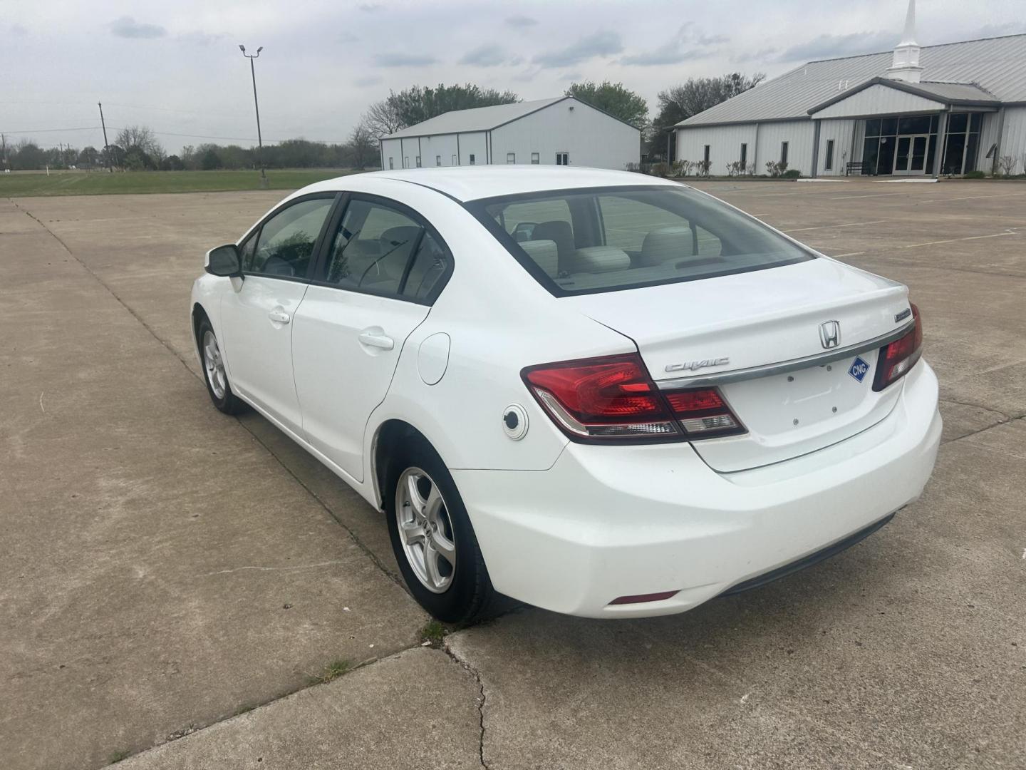 2013 White /Gray Honda Civic (19XFB5F53DE) with an 1.8L L4 SOHC 16V CNG engine, 5A transmission, located at 17760 Hwy 62, Morris, OK, 74445, (918) 733-4887, 35.609104, -95.877060 - 2013 HONDA CIVIC DEDICATED CNG (RUNS ONLY ON COMPRESSED NATURAL GAS) HAS A 1.8L 4 CYLINDER ENGINE AND IS 2WD. FEATURES MANUAL SEATS, POWER LOCKS, POWER MIRRORS, POWER WINDOWS. HAS AM/FM RADIO, CD PLAYER, AUX PORT, CRUISE CONTROL, MULTI-FUNCTION STEERING WHEEL CONTROL, AND TRACTION CONTROL. ONLY 53,4 - Photo#6