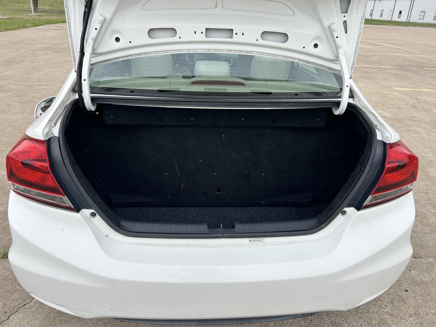 2013 White /Gray Honda Civic (19XFB5F53DE) with an 1.8L L4 SOHC 16V CNG engine, 5A transmission, located at 17760 Hwy 62, Morris, OK, 74445, (918) 733-4887, 35.609104, -95.877060 - 2013 HONDA CIVIC DEDICATED CNG (RUNS ONLY ON COMPRESSED NATURAL GAS) HAS A 1.8L 4 CYLINDER ENGINE AND IS 2WD. FEATURES MANUAL SEATS, POWER LOCKS, POWER MIRRORS, POWER WINDOWS. HAS AM/FM RADIO, CD PLAYER, AUX PORT, CRUISE CONTROL, MULTI-FUNCTION STEERING WHEEL CONTROL, AND TRACTION CONTROL. ONLY 53,4 - Photo#13