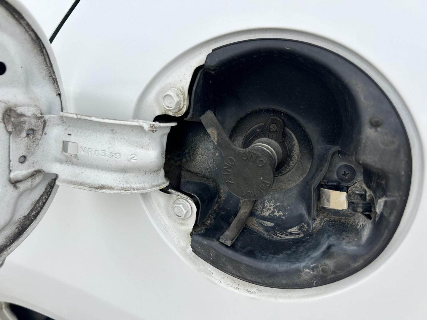 2013 White /Gray Honda Civic (19XFB5F53DE) with an 1.8L L4 SOHC 16V CNG engine, 5A transmission, located at 17760 Hwy 62, Morris, OK, 74445, (918) 733-4887, 35.609104, -95.877060 - 2013 HONDA CIVIC DEDICATED CNG (RUNS ONLY ON COMPRESSED NATURAL GAS) HAS A 1.8L 4 CYLINDER ENGINE AND IS 2WD. FEATURES MANUAL SEATS, POWER LOCKS, POWER MIRRORS, POWER WINDOWS. HAS AM/FM RADIO, CD PLAYER, AUX PORT, CRUISE CONTROL, MULTI-FUNCTION STEERING WHEEL CONTROL, AND TRACTION CONTROL. ONLY 53,4 - Photo#14