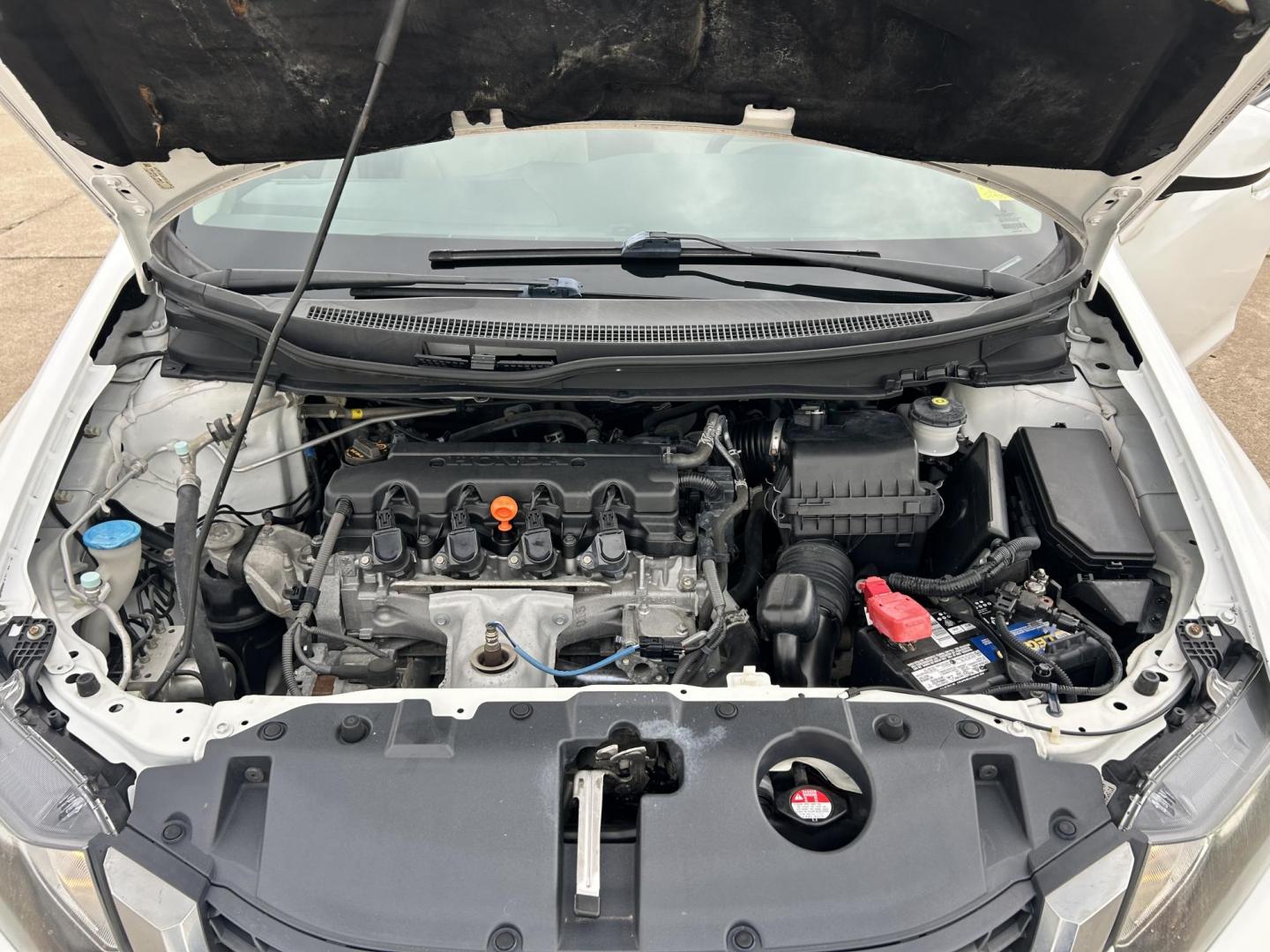 2013 White /Gray Honda Civic (19XFB5F53DE) with an 1.8L L4 SOHC 16V CNG engine, 5A transmission, located at 17760 Hwy 62, Morris, OK, 74445, (918) 733-4887, 35.609104, -95.877060 - 2013 HONDA CIVIC DEDICATED CNG (RUNS ONLY ON COMPRESSED NATURAL GAS) HAS A 1.8L 4 CYLINDER ENGINE AND IS 2WD. FEATURES MANUAL SEATS, POWER LOCKS, POWER MIRRORS, POWER WINDOWS. HAS AM/FM RADIO, CD PLAYER, AUX PORT, CRUISE CONTROL, MULTI-FUNCTION STEERING WHEEL CONTROL, AND TRACTION CONTROL. ONLY 53,4 - Photo#16