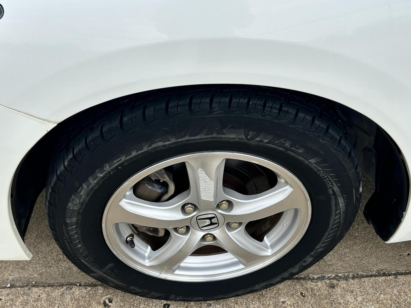 2013 White /Gray Honda Civic (19XFB5F53DE) with an 1.8L L4 SOHC 16V CNG engine, 5A transmission, located at 17760 Hwy 62, Morris, OK, 74445, (918) 733-4887, 35.609104, -95.877060 - 2013 HONDA CIVIC DEDICATED CNG (RUNS ONLY ON COMPRESSED NATURAL GAS) HAS A 1.8L 4 CYLINDER ENGINE AND IS 2WD. FEATURES MANUAL SEATS, POWER LOCKS, POWER MIRRORS, POWER WINDOWS. HAS AM/FM RADIO, CD PLAYER, AUX PORT, CRUISE CONTROL, MULTI-FUNCTION STEERING WHEEL CONTROL, AND TRACTION CONTROL. ONLY 53,4 - Photo#19