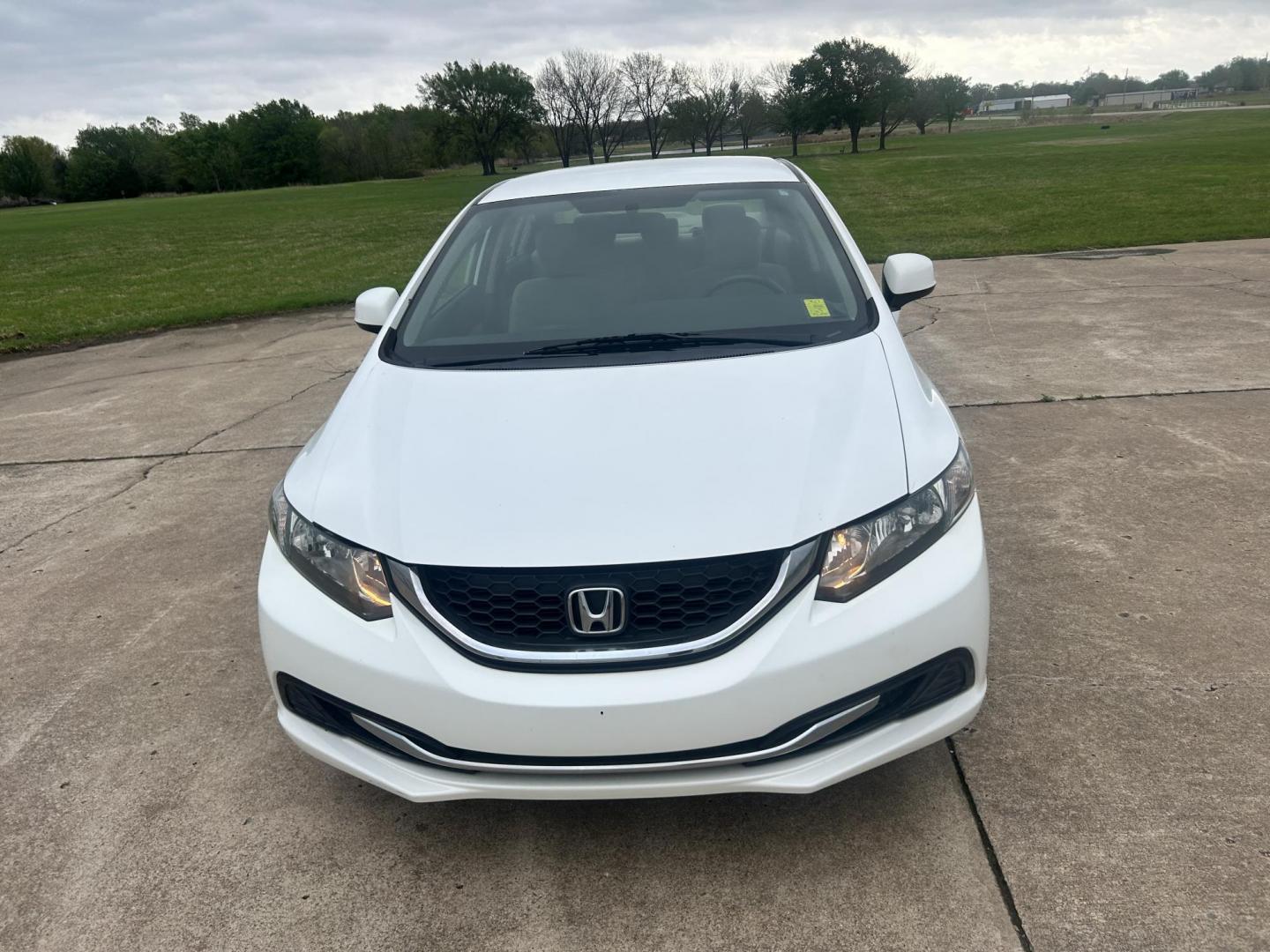 2013 White /Gray Honda Civic (19XFB5F5XDE) with an 1.8L L4 SOHC 16V CNG engine, 5A transmission, located at 17760 Hwy 62, Morris, OK, 74445, (918) 733-4887, 35.609104, -95.877060 - 2013 HONDA CIVIC DEDICATED CNG (RUNS ONLY ON COMPRESSED NATURAL GAS) HAS A 1.8L 4 CYLINDER ENGINE AND IS 2WD. FEATURES MANUAL SEATS, POWER LOCKS, POWER MIRRORS, POWER WINDOWS. HAS AM/FM RADIO, CD PLAYER, AUX PORT, CRUISE CONTROL, MULTI-FUNCTION STEERING WHEEL CONTROL, BACKUP CAMERA AND TRACTION CON - Photo#1
