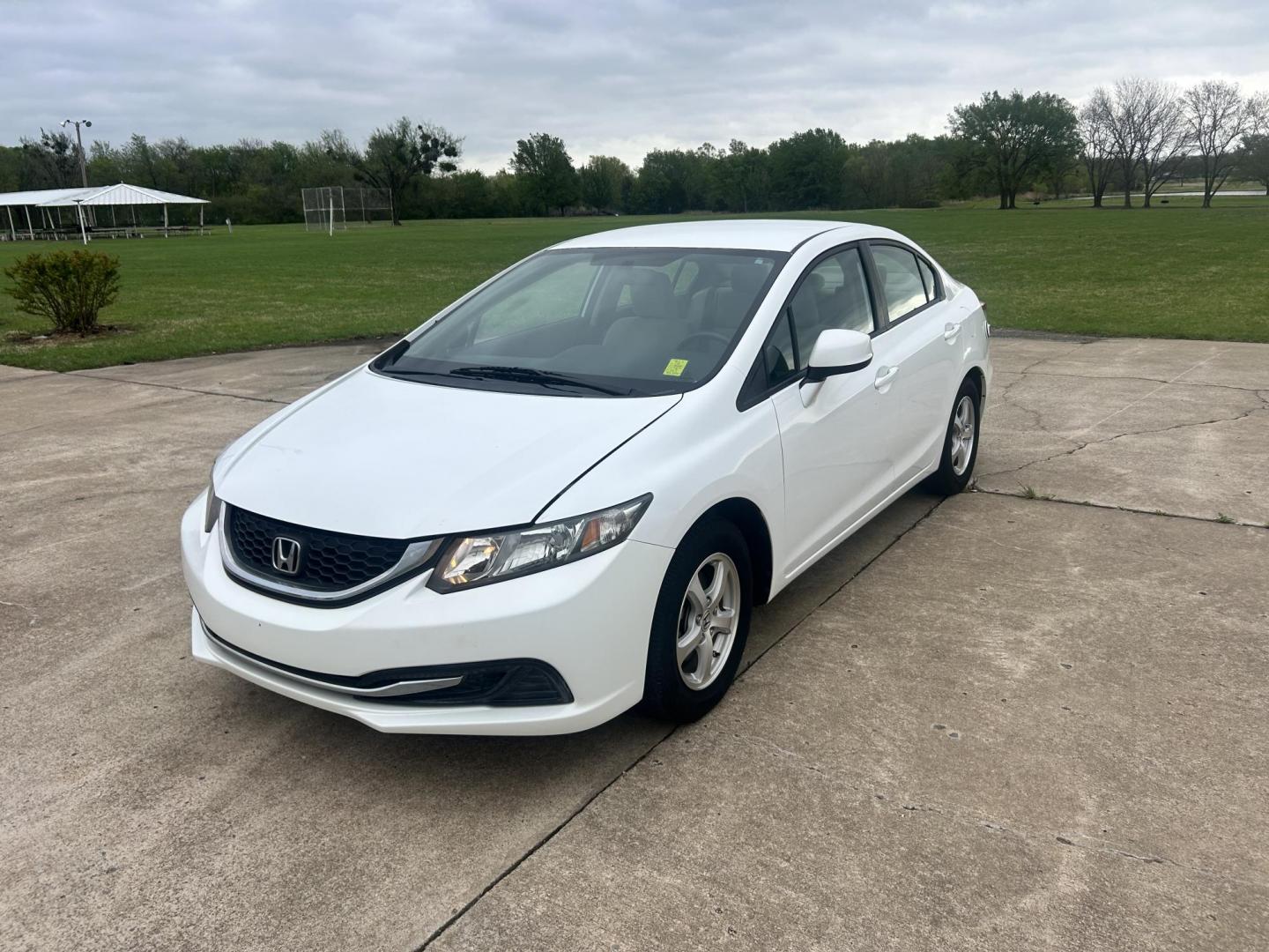 2013 White /Gray Honda Civic (19XFB5F5XDE) with an 1.8L L4 SOHC 16V CNG engine, 5A transmission, located at 17760 Hwy 62, Morris, OK, 74445, (918) 733-4887, 35.609104, -95.877060 - 2013 HONDA CIVIC DEDICATED CNG (RUNS ONLY ON COMPRESSED NATURAL GAS) HAS A 1.8L 4 CYLINDER ENGINE AND IS 2WD. FEATURES MANUAL SEATS, POWER LOCKS, POWER MIRRORS, POWER WINDOWS. HAS AM/FM RADIO, CD PLAYER, AUX PORT, CRUISE CONTROL, MULTI-FUNCTION STEERING WHEEL CONTROL, BACKUP CAMERA AND TRACTION CON - Photo#0