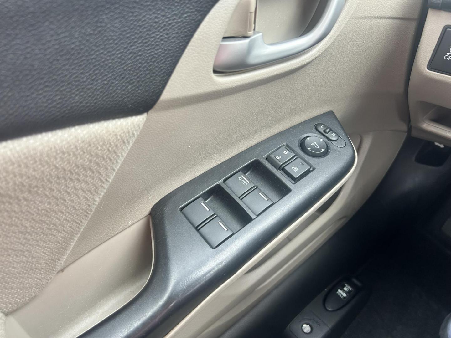 2013 White /Gray Honda Civic (19XFB5F5XDE) with an 1.8L L4 SOHC 16V CNG engine, 5A transmission, located at 17760 Hwy 62, Morris, OK, 74445, (918) 733-4887, 35.609104, -95.877060 - 2013 HONDA CIVIC DEDICATED CNG (RUNS ONLY ON COMPRESSED NATURAL GAS) HAS A 1.8L 4 CYLINDER ENGINE AND IS 2WD. FEATURES MANUAL SEATS, POWER LOCKS, POWER MIRRORS, POWER WINDOWS. HAS AM/FM RADIO, CD PLAYER, AUX PORT, CRUISE CONTROL, MULTI-FUNCTION STEERING WHEEL CONTROL, BACKUP CAMERA AND TRACTION CON - Photo#9