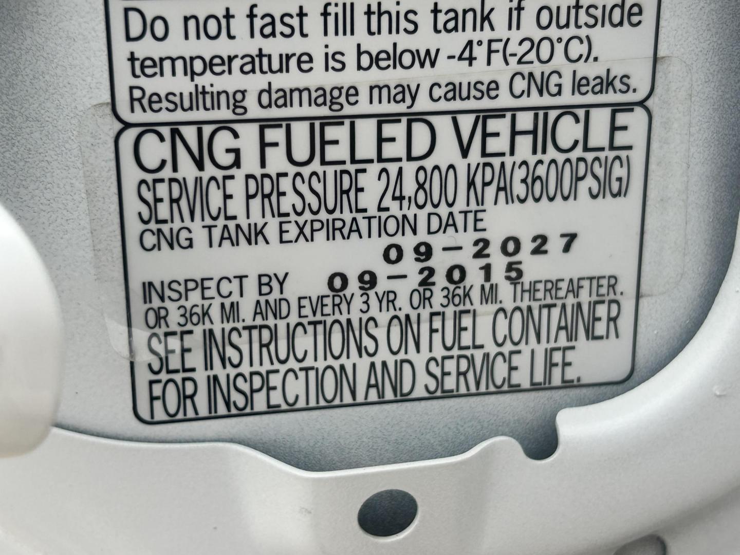 2013 White /Gray Honda Civic (19XFB5F5XDE) with an 1.8L L4 SOHC 16V CNG engine, 5A transmission, located at 17760 Hwy 62, Morris, OK, 74445, (918) 733-4887, 35.609104, -95.877060 - 2013 HONDA CIVIC DEDICATED CNG (RUNS ONLY ON COMPRESSED NATURAL GAS) HAS A 1.8L 4 CYLINDER ENGINE AND IS 2WD. FEATURES MANUAL SEATS, POWER LOCKS, POWER MIRRORS, POWER WINDOWS. HAS AM/FM RADIO, CD PLAYER, AUX PORT, CRUISE CONTROL, MULTI-FUNCTION STEERING WHEEL CONTROL, BACKUP CAMERA AND TRACTION CON - Photo#15