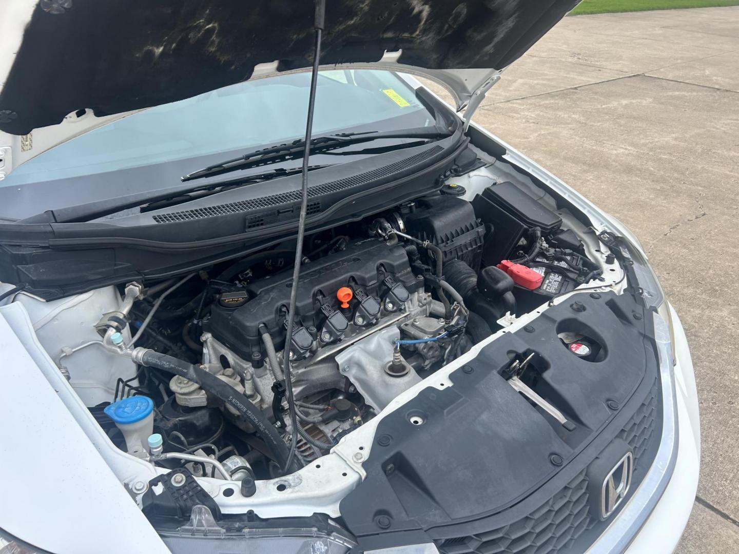 2013 White /Gray Honda Civic (19XFB5F5XDE) with an 1.8L L4 SOHC 16V CNG engine, 5A transmission, located at 17760 Hwy 62, Morris, OK, 74445, (918) 733-4887, 35.609104, -95.877060 - 2013 HONDA CIVIC DEDICATED CNG (RUNS ONLY ON COMPRESSED NATURAL GAS) HAS A 1.8L 4 CYLINDER ENGINE AND IS 2WD. FEATURES MANUAL SEATS, POWER LOCKS, POWER MIRRORS, POWER WINDOWS. HAS AM/FM RADIO, CD PLAYER, AUX PORT, CRUISE CONTROL, MULTI-FUNCTION STEERING WHEEL CONTROL, BACKUP CAMERA AND TRACTION CON - Photo#19