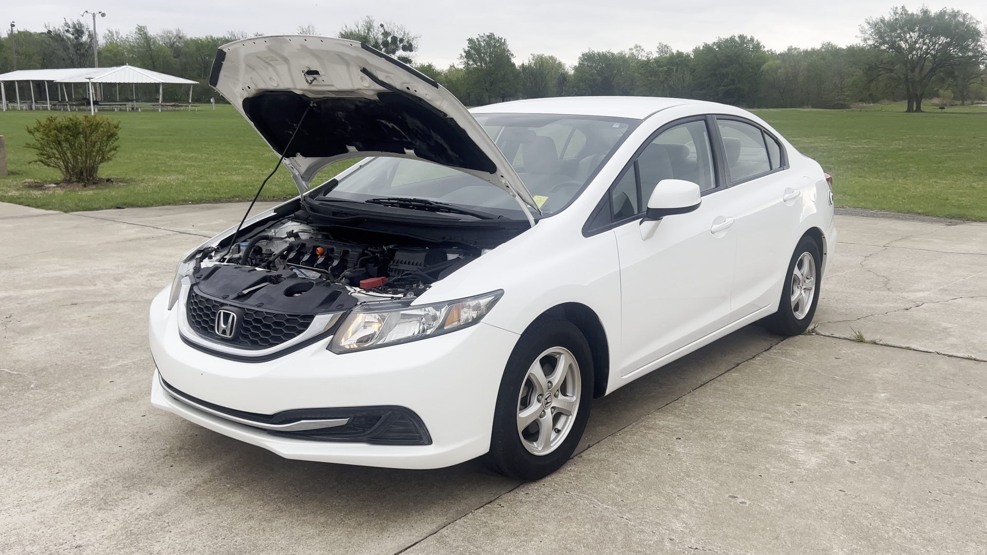 2013 White /Gray Honda Civic (19XFB5F5XDE) with an 1.8L L4 SOHC 16V CNG engine, 5A transmission, located at 17760 Hwy 62, Morris, OK, 74445, (918) 733-4887, 35.609104, -95.877060 - 2013 HONDA CIVIC DEDICATED CNG (RUNS ONLY ON COMPRESSED NATURAL GAS) HAS A 1.8L 4 CYLINDER ENGINE AND IS 2WD. FEATURES MANUAL SEATS, POWER LOCKS, POWER MIRRORS, POWER WINDOWS. HAS AM/FM RADIO, CD PLAYER, AUX PORT, CRUISE CONTROL, MULTI-FUNCTION STEERING WHEEL CONTROL, BACKUP CAMERA AND TRACTION CON- Photo#25