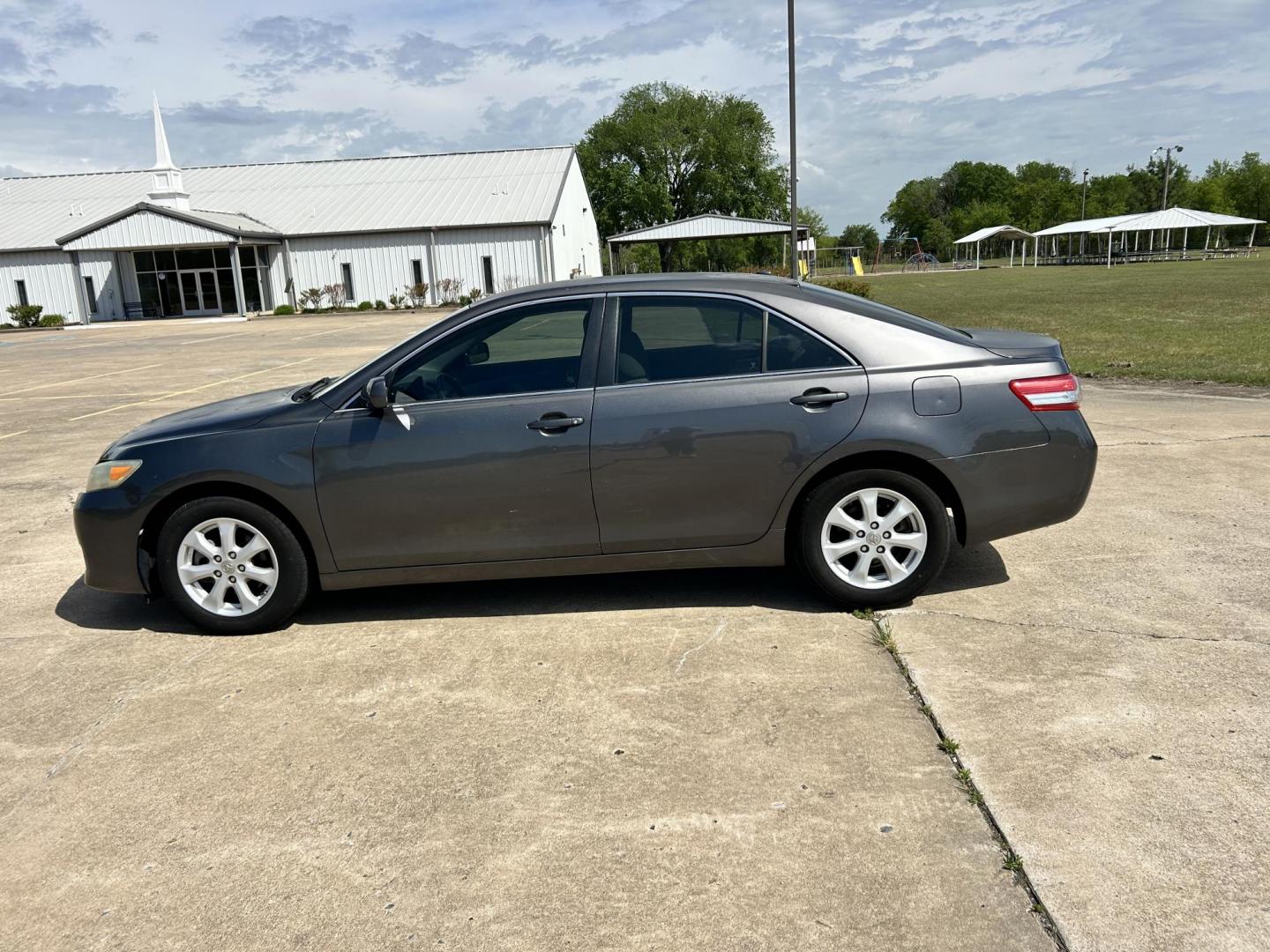 2011 Silver /GRAY Toyota Camry LE (4T4BF3EK2BR) with an 2.5L L4 DOHC 16V engine, 6-Speed Automatic transmission, located at 17760 Hwy 62, Morris, OK, 74445, (918) 733-4887, 35.609104, -95.877060 - 2011 TOYOTA CAMRY LE WITH 2.5L 4 CYLINDER ENGINE. THIS FEATURES KEYLESS ENTRY, CLOTH INTERIOR, POWER DRIVER SEAT, MANUAL PASSENGER SEAT, POWER WINDOWS, POWER LOCKS, AM/FM RADIO, CD PLAYER, AUXILIARY PORT, CRUISE CONTROL, AND TRACTION CONTROL. ONLY HAS 143,089 MILES AND BLACK HAWK 215/60R16 TIRES. - Photo#7