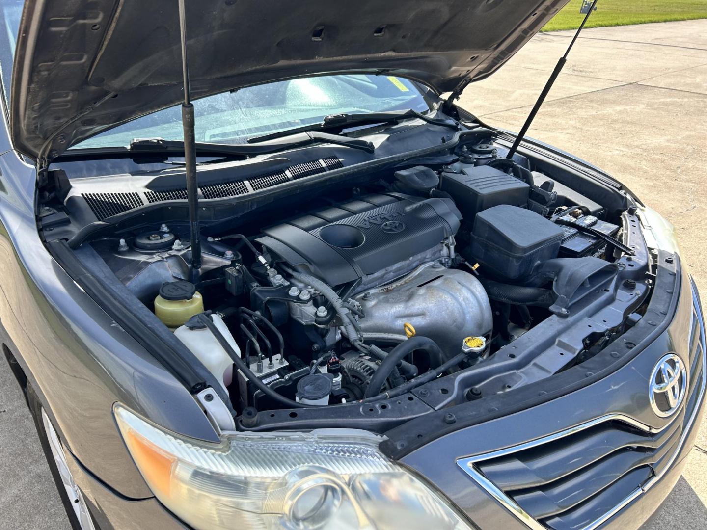 2011 Silver /GRAY Toyota Camry LE (4T4BF3EK2BR) with an 2.5L L4 DOHC 16V engine, 6-Speed Automatic transmission, located at 17760 Hwy 62, Morris, OK, 74445, (918) 733-4887, 35.609104, -95.877060 - 2011 TOYOTA CAMRY LE WITH 2.5L 4 CYLINDER ENGINE. THIS FEATURES KEYLESS ENTRY, CLOTH INTERIOR, POWER DRIVER SEAT, MANUAL PASSENGER SEAT, POWER WINDOWS, POWER LOCKS, AM/FM RADIO, CD PLAYER, AUXILIARY PORT, CRUISE CONTROL, AND TRACTION CONTROL. ONLY HAS 143,089 MILES AND BLACK HAWK 215/60R16 TIRES. - Photo#18