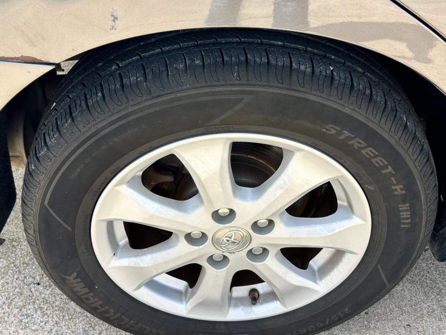 2011 Silver /GRAY Toyota Camry LE (4T4BF3EK2BR) with an 2.5L L4 DOHC 16V engine, 6-Speed Automatic transmission, located at 17760 Hwy 62, Morris, OK, 74445, (918) 733-4887, 35.609104, -95.877060 - 2011 TOYOTA CAMRY LE WITH 2.5L 4 CYLINDER ENGINE. THIS FEATURES KEYLESS ENTRY, CLOTH INTERIOR, POWER DRIVER SEAT, MANUAL PASSENGER SEAT, POWER WINDOWS, POWER LOCKS, AM/FM RADIO, CD PLAYER, AUXILIARY PORT, CRUISE CONTROL, AND TRACTION CONTROL. ONLY HAS 143,089 MILES AND BLACK HAWK 215/60R16 TIRES. - Photo#21