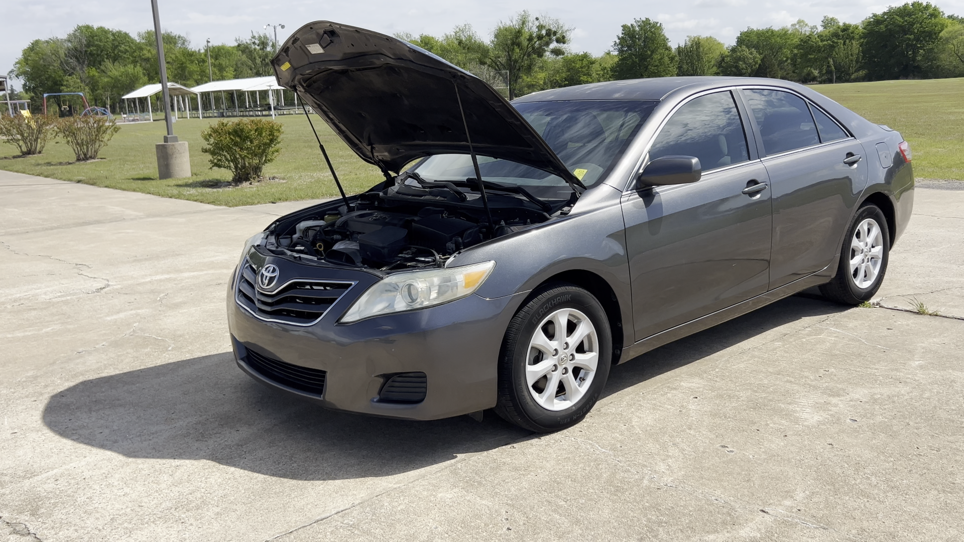 2011 Silver /GRAY Toyota Camry LE (4T4BF3EK2BR) with an 2.5L L4 DOHC 16V engine, 6-Speed Automatic transmission, located at 17760 Hwy 62, Morris, OK, 74445, (918) 733-4887, 35.609104, -95.877060 - 2011 TOYOTA CAMRY LE WITH 2.5L 4 CYLINDER ENGINE. THIS FEATURES KEYLESS ENTRY, CLOTH INTERIOR, POWER DRIVER SEAT, MANUAL PASSENGER SEAT, POWER WINDOWS, POWER LOCKS, AM/FM RADIO, CD PLAYER, AUXILIARY PORT, CRUISE CONTROL, AND TRACTION CONTROL. ONLY HAS 143,089 MILES AND BLACK HAWK 215/60R16 TIRES.- Photo#27