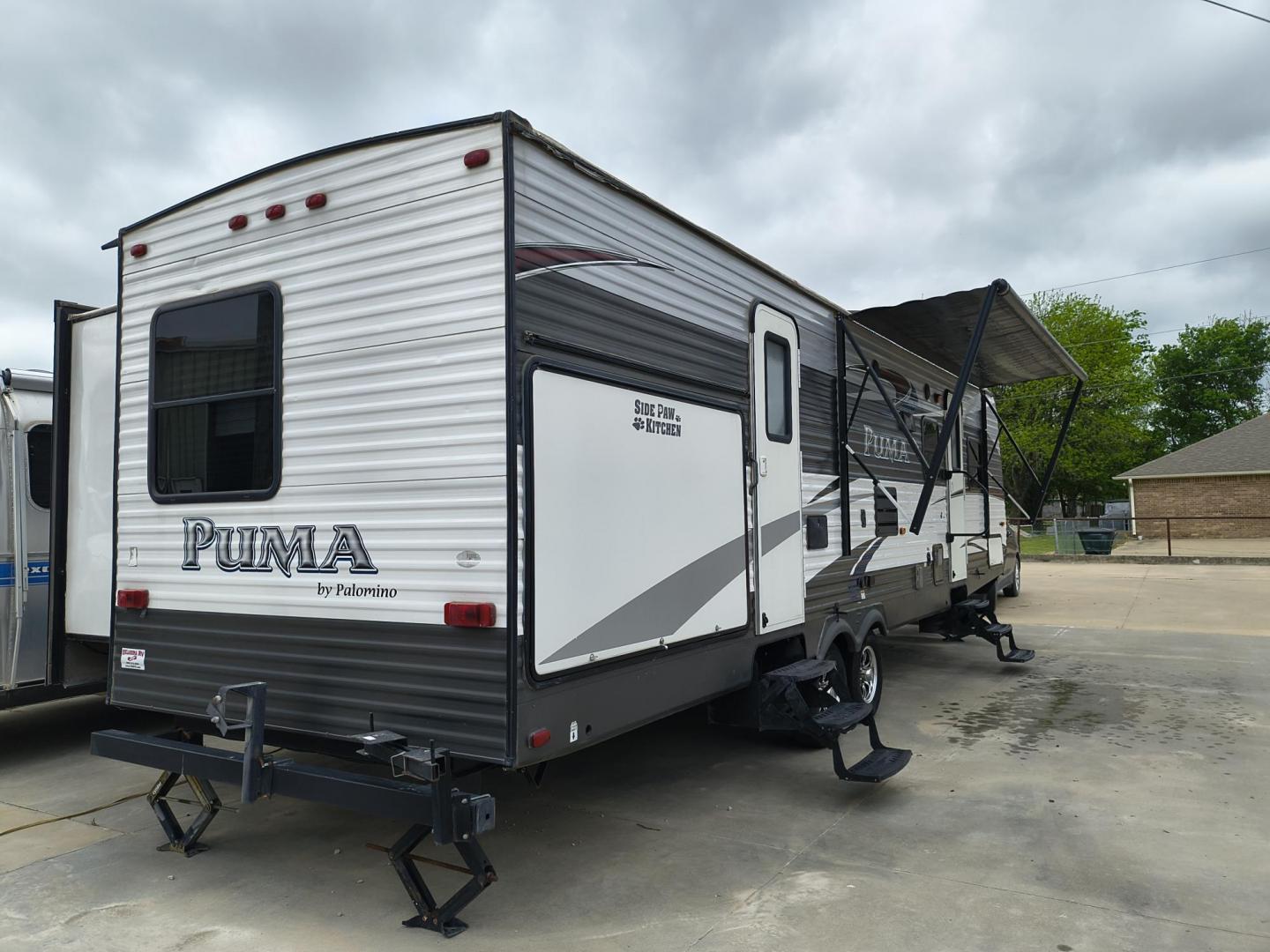 2015 White /BROWN Forest River PUMA 31BHSS 31BHSS (4X4TPUG23FP) , located at 17760 Hwy 62, Morris, OK, 74445, 35.609104, -95.877060 - CAMPING SEASON IS RIGHT AROUND THE CORNER SO CHECK OUT THIS 2015 FOREST RIVER PUMA 31BHSS 34.5FT OVERALL WITH 15FT POWER AWNING. IN THE FRONT IS THE MASTER BEDROOM WITH A QUEEN SIZE BED, STORAGE UNDER THE BED, TWO WARDROBE CLOSETS, AND OVERHEAD CABINETS. IN THE LIVING AND KITCHEN AREA THERE IS A ENT - Photo#2