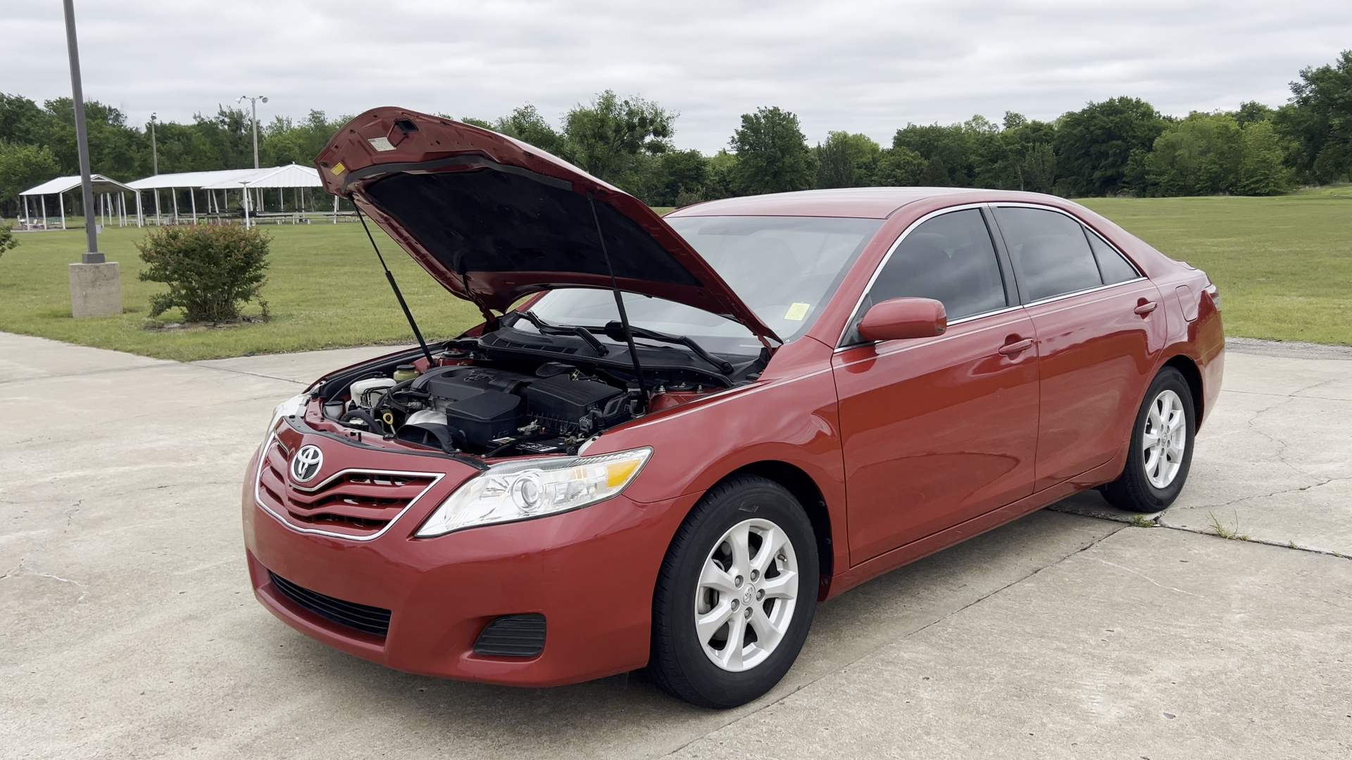 2011 RED /GRAY Toyota Camry LE (4T4BF3EK2BR) with an 2.5L L4 DOHC 16V engine, 6-Speed Automatic transmission, located at 17760 Hwy 62, Morris, OK, 74445, (918) 733-4887, 35.609104, -95.877060 - 2011 TOYOTA CAMRY LE WITH 2.5L 4 CYLINDER ENGINE. THIS FEATURES KEYLESS ENTRY, CLOTH INTERIOR, POWER DRIVER SEAT, MANUAL PASSENGER SEAT, POWER WINDOWS, POWER LOCKS, AM/FM RADIO, CD PLAYER, AUXILIARY PORT, CRUISE CONTROL, AND TRACTION CONTROL. ONLY HAS 91,152 MILES AND FIRETONE 215/65R16 TIRES. **- Photo#26