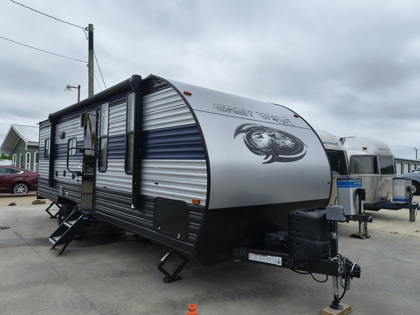 2022 Grey /Black Forest River 22RR - (4X4TCKX20NK) , located at 17760 Hwy 62, Morris, OK, 74445, 35.609104, -95.877060 - SPRING HAS SPRUNG AND SUMMER IS ON THE WAY!!! BIKERS WILL ENJOY THIS TOY HAULER. IT IS READY TO HIT THE ROAD AND ENJOY YOUR SUMMER. THIS CAMPER IS 30FT OVERALL HAS A QUEEN SIZED MASTER BED WITH A CLOSET WARDROBE ON EACH SIDE AND TV MOUNT. THE BATHROOM HAS A STANDUP ENCLOSED SHOWER WITH SINK AND VANI - Photo#0