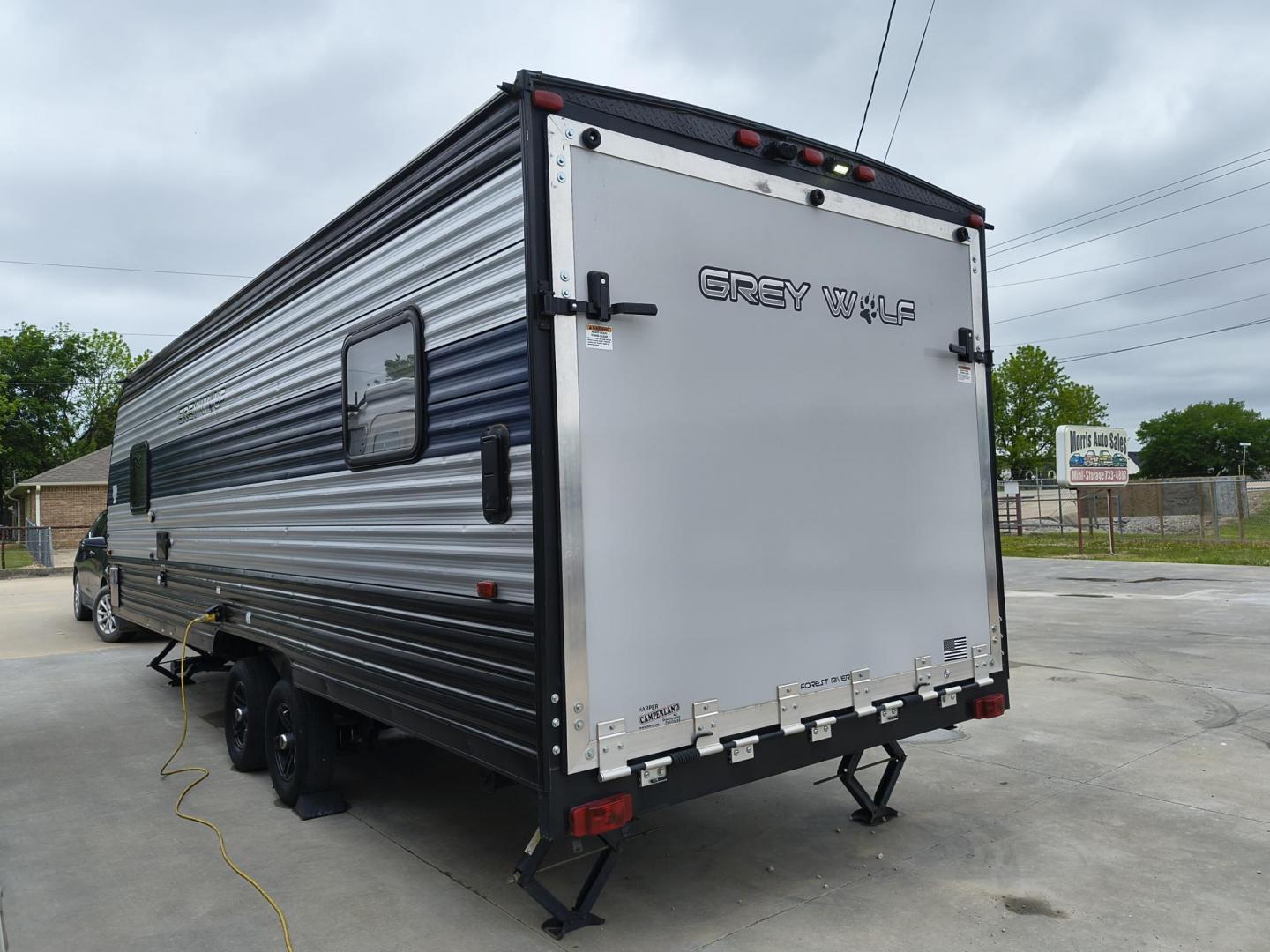 2022 Grey /Black Forest River 22RR - (4X4TCKX20NK) , located at 17760 Hwy 62, Morris, OK, 74445, 35.609104, -95.877060 - SPRING HAS SPRUNG AND SUMMER IS ON THE WAY!!! BIKERS WILL ENJOY THIS TOY HAULER. IT IS READY TO HIT THE ROAD AND ENJOY YOUR SUMMER. THIS CAMPER IS 30FT OVERALL HAS A QUEEN SIZED MASTER BED WITH A CLOSET WARDROBE ON EACH SIDE AND TV MOUNT. THE BATHROOM HAS A STANDUP ENCLOSED SHOWER WITH SINK AND VANI - Photo#4