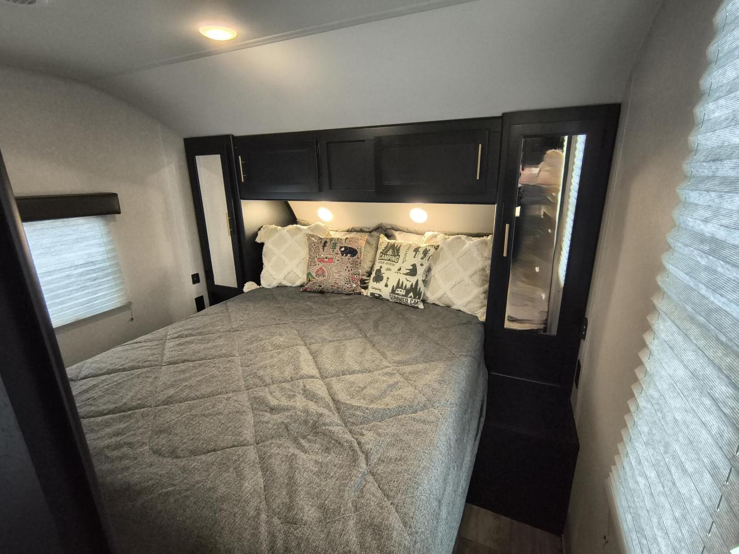 2022 Grey /Black Forest River 22RR - (4X4TCKX20NK) , located at 17760 Hwy 62, Morris, OK, 74445, 35.609104, -95.877060 - SPRING HAS SPRUNG AND SUMMER IS ON THE WAY!!! BIKERS WILL ENJOY THIS TOY HAULER. IT IS READY TO HIT THE ROAD AND ENJOY YOUR SUMMER. THIS CAMPER IS 30FT OVERALL HAS A QUEEN SIZED MASTER BED WITH A CLOSET WARDROBE ON EACH SIDE AND TV MOUNT. THE BATHROOM HAS A STANDUP ENCLOSED SHOWER WITH SINK AND VANI - Photo#12