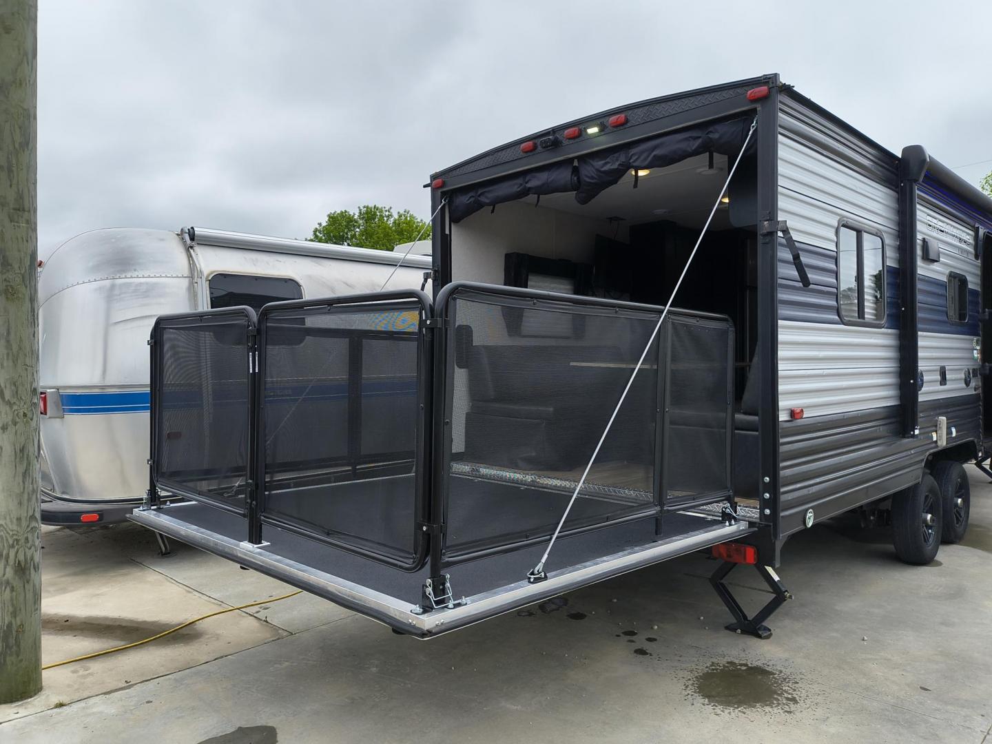 2022 Grey /Black Forest River 22RR - (4X4TCKX20NK) , located at 17760 Hwy 62, Morris, OK, 74445, 35.609104, -95.877060 - SPRING HAS SPRUNG AND SUMMER IS ON THE WAY!!! BIKERS WILL ENJOY THIS TOY HAULER. IT IS READY TO HIT THE ROAD AND ENJOY YOUR SUMMER. THIS CAMPER IS 30FT OVERALL HAS A QUEEN SIZED MASTER BED WITH A CLOSET WARDROBE ON EACH SIDE AND TV MOUNT. THE BATHROOM HAS A STANDUP ENCLOSED SHOWER WITH SINK AND VANI - Photo#40