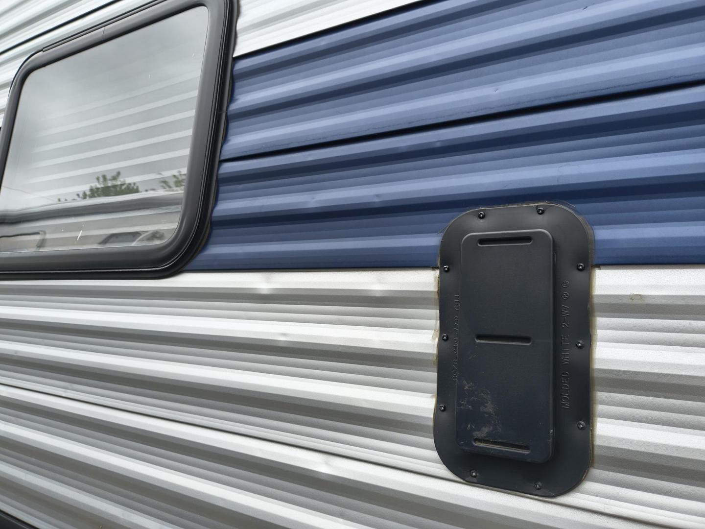 2022 Grey /Black Forest River 22RR - (4X4TCKX20NK) , located at 17760 Hwy 62, Morris, OK, 74445, 35.609104, -95.877060 - SPRING HAS SPRUNG AND SUMMER IS ON THE WAY!!! BIKERS WILL ENJOY THIS TOY HAULER. IT IS READY TO HIT THE ROAD AND ENJOY YOUR SUMMER. THIS CAMPER IS 30FT OVERALL HAS A QUEEN SIZED MASTER BED WITH A CLOSET WARDROBE ON EACH SIDE AND TV MOUNT. THE BATHROOM HAS A STANDUP ENCLOSED SHOWER WITH SINK AND VANI - Photo#53